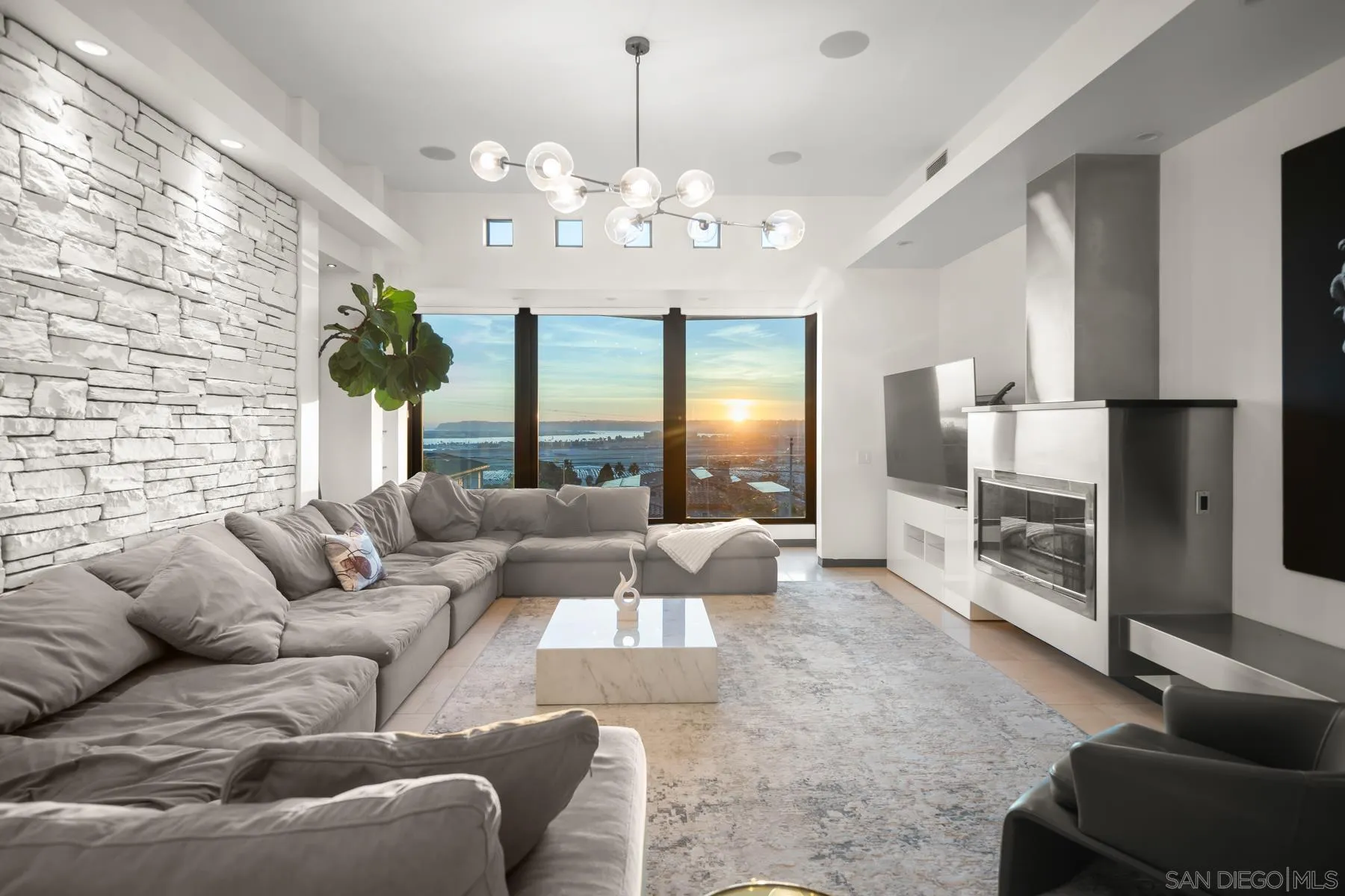 https://cdn.realtyfeed.com/cdn/127/260011095/fa6d57d7858da34a8c1e5ee09669dbc9.webp