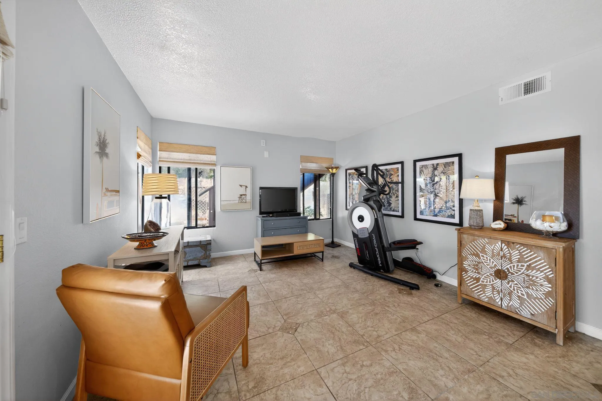 https://cdn.realtyfeed.com/cdn/127/260011096/9def906657f302c34bf62ca74f58bbb5.webp
