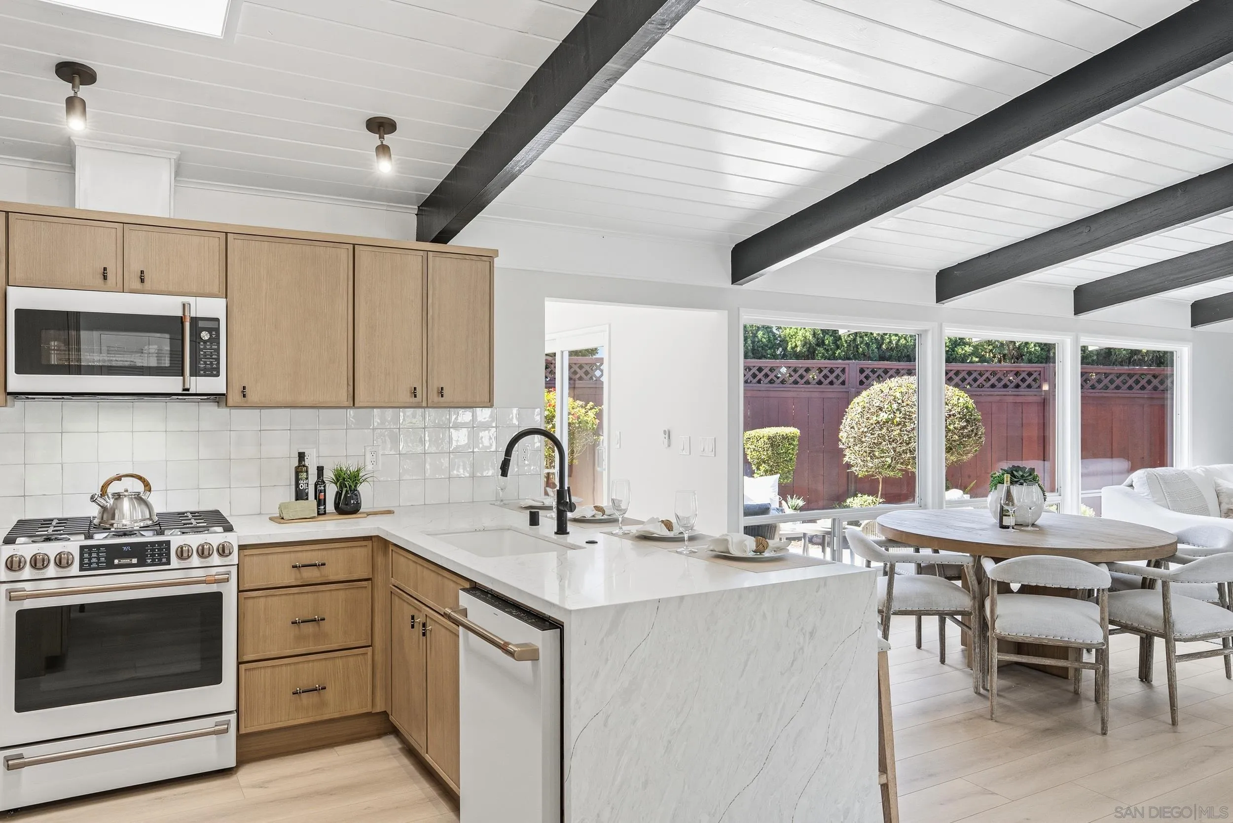 https://cdn.realtyfeed.com/cdn/127/260011098/03909c55211271bd3f919cb8c5828dc7.webp