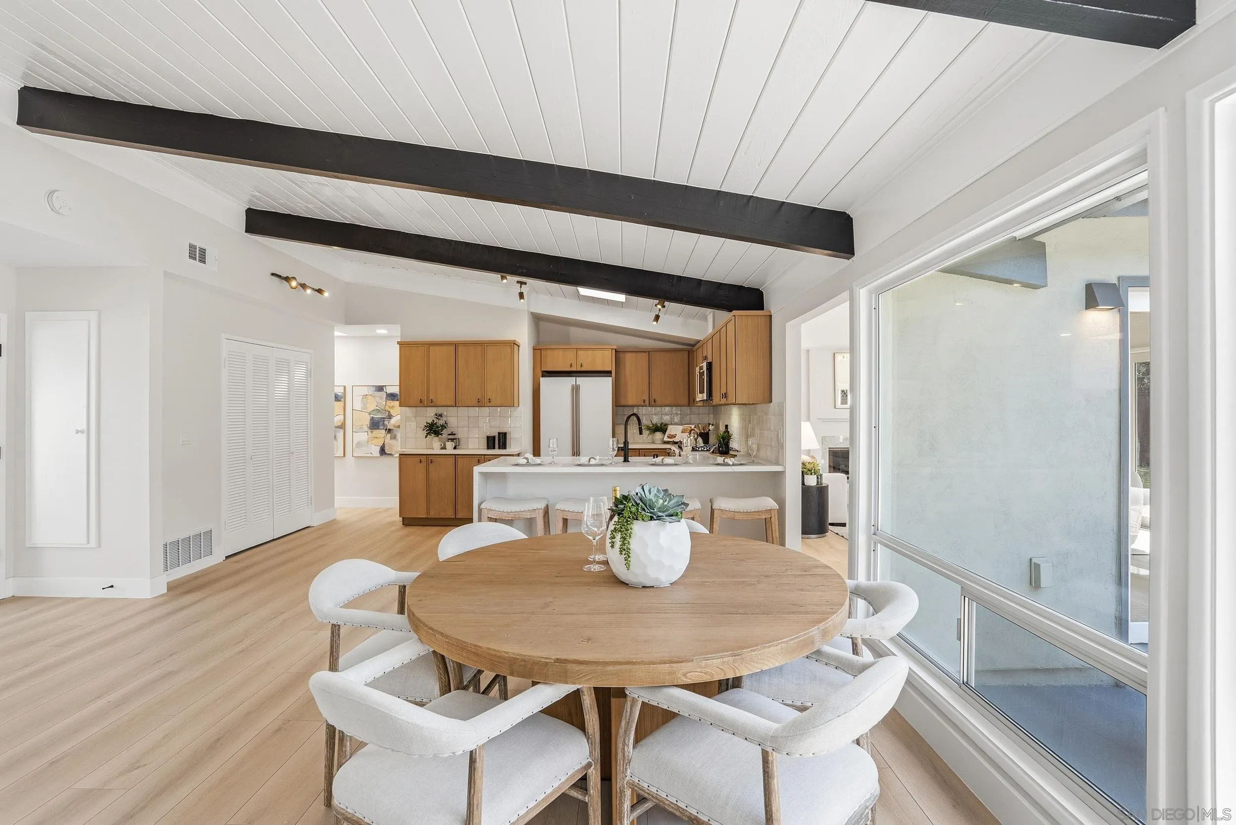 https://cdn.realtyfeed.com/cdn/127/260011098/04e2dc5eea46195c51bf10e7e01421c3.webp