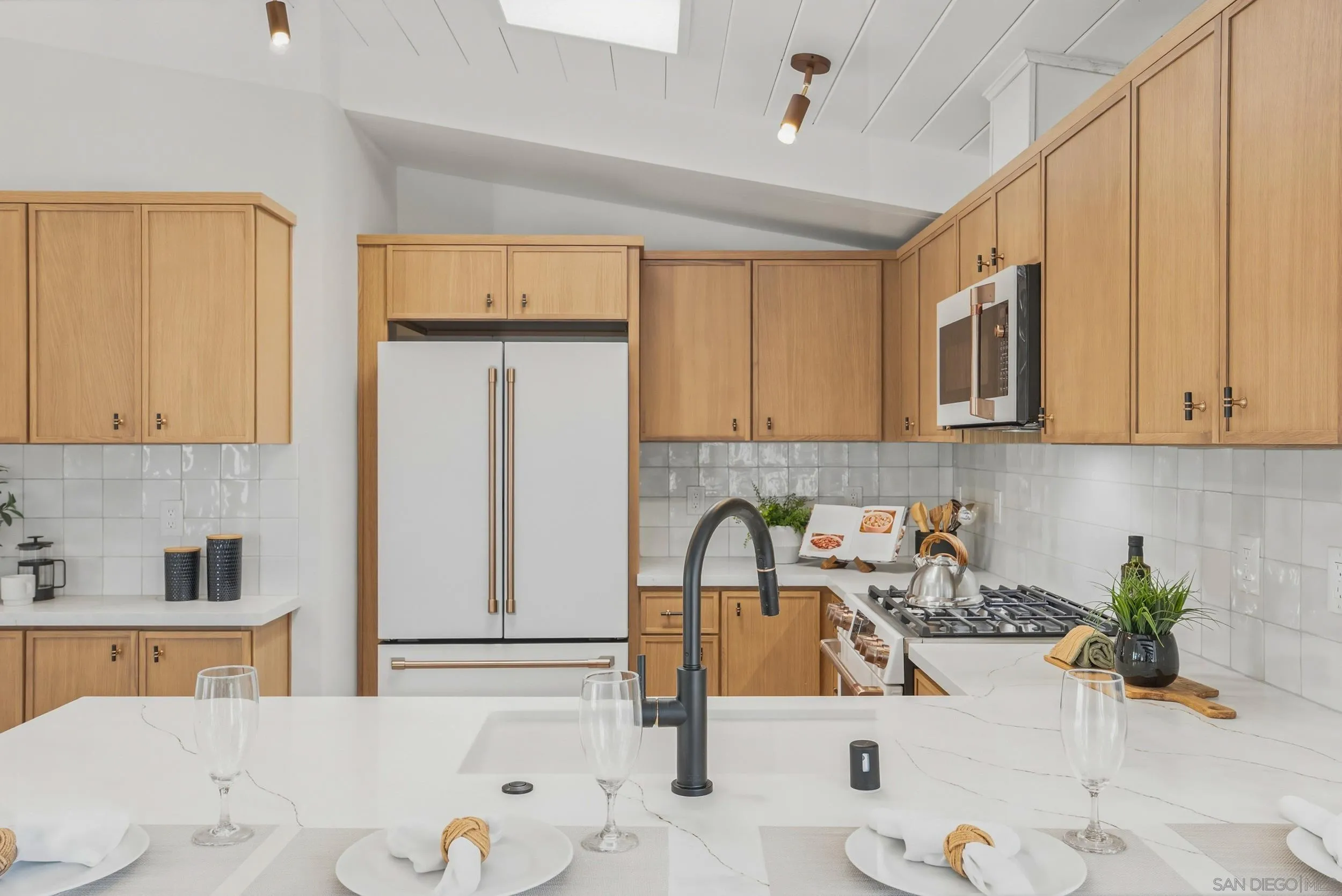 https://cdn.realtyfeed.com/cdn/127/260011098/2675199b8442ea6848daec434f47e2b7.webp