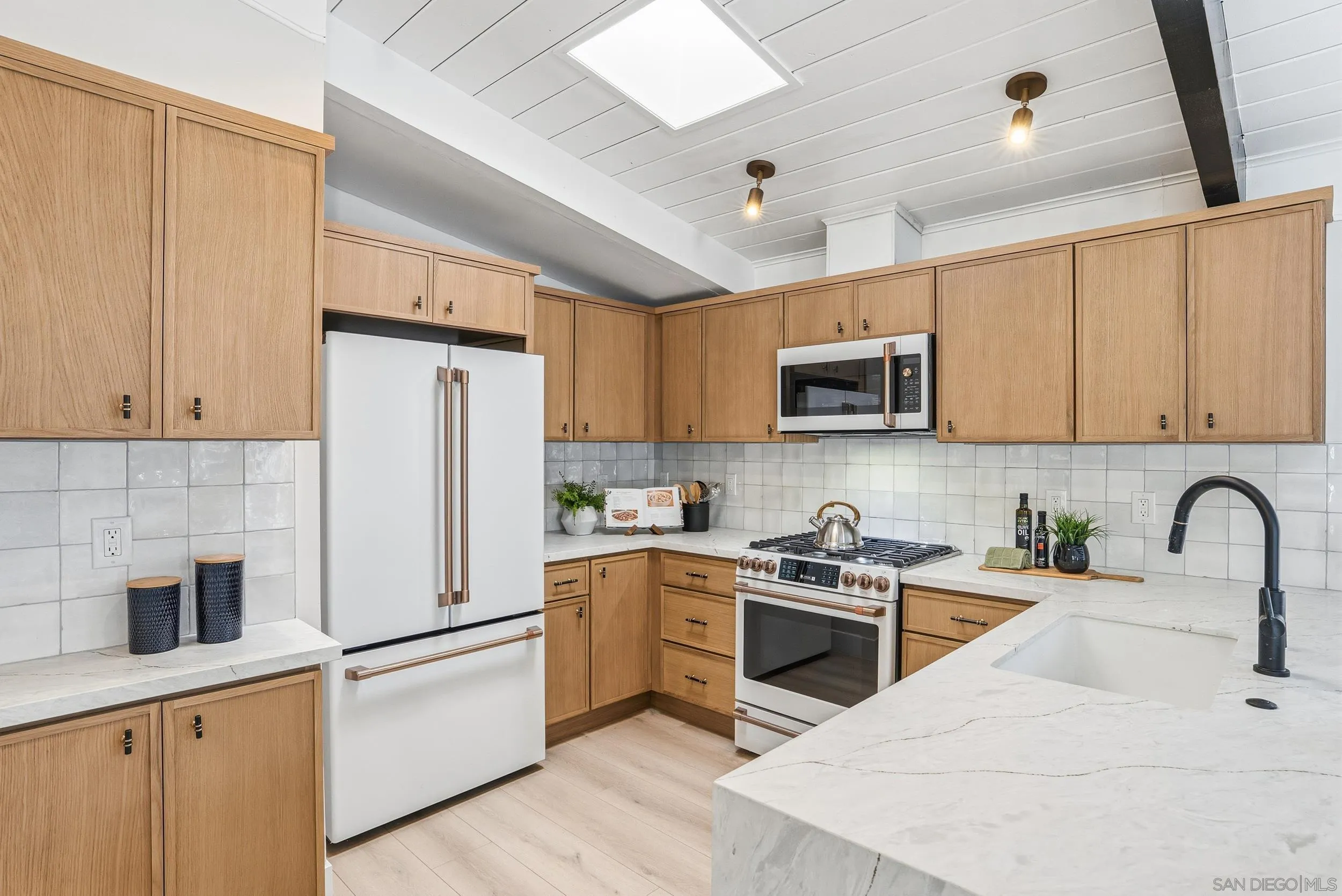 https://cdn.realtyfeed.com/cdn/127/260011098/35be2c7f05a8fc7cc616906c2637e5aa.webp