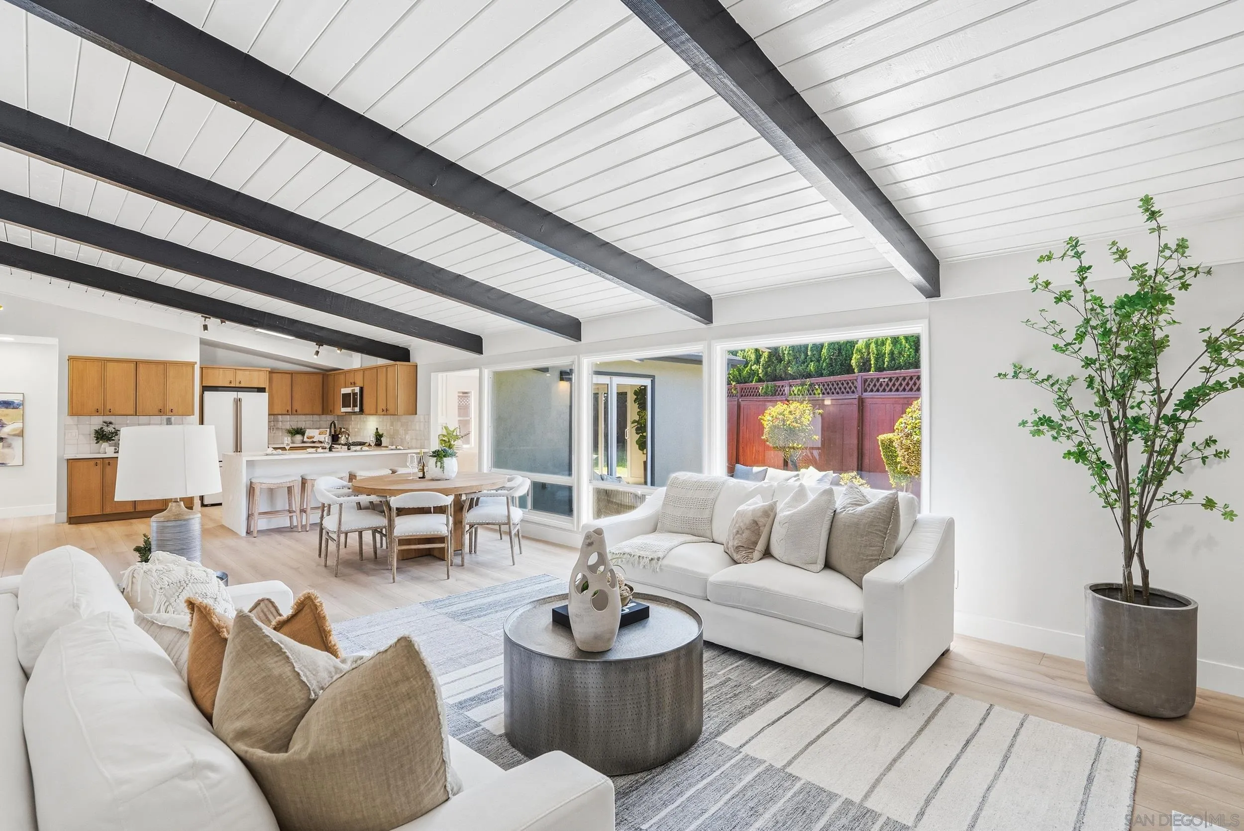 https://cdn.realtyfeed.com/cdn/127/260011098/54ccef2271ada3189eb11f78bb94e5d1.webp