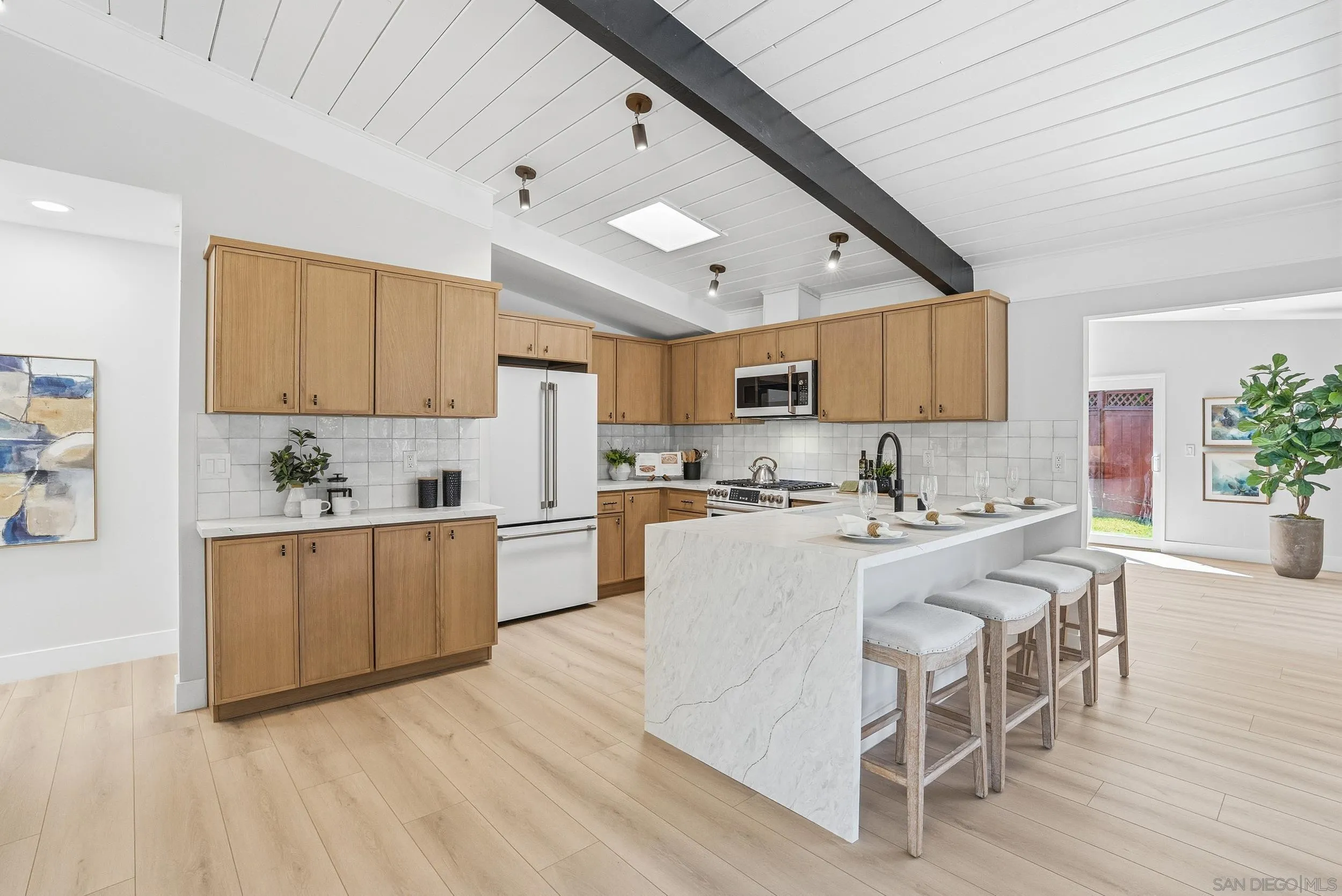 https://cdn.realtyfeed.com/cdn/127/260011098/a0ec7d08cec74b604cb7c96f2fb63f01.webp