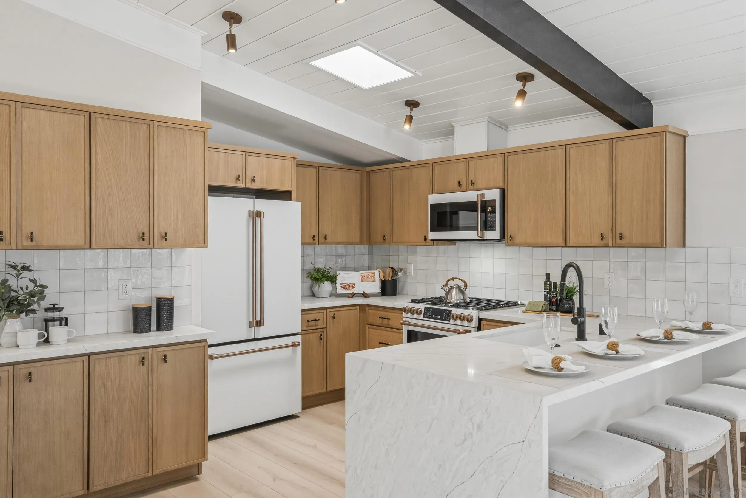 https://cdn.realtyfeed.com/cdn/127/260011098/a99bc9c5776280dce6fdd93c148df439.webp