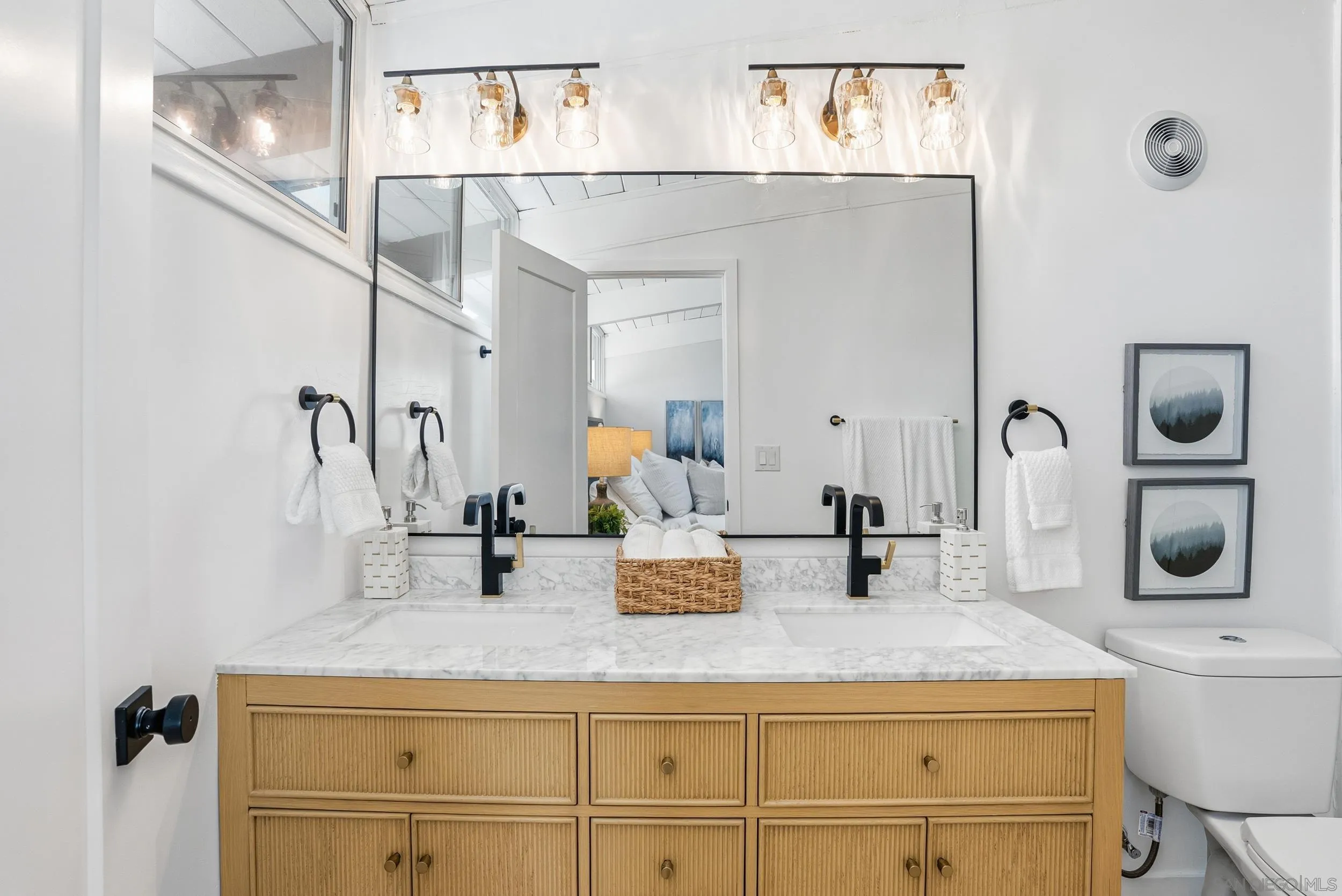 https://cdn.realtyfeed.com/cdn/127/260011098/f5208f60f2312e65adf4bfa4f40bbce9.webp