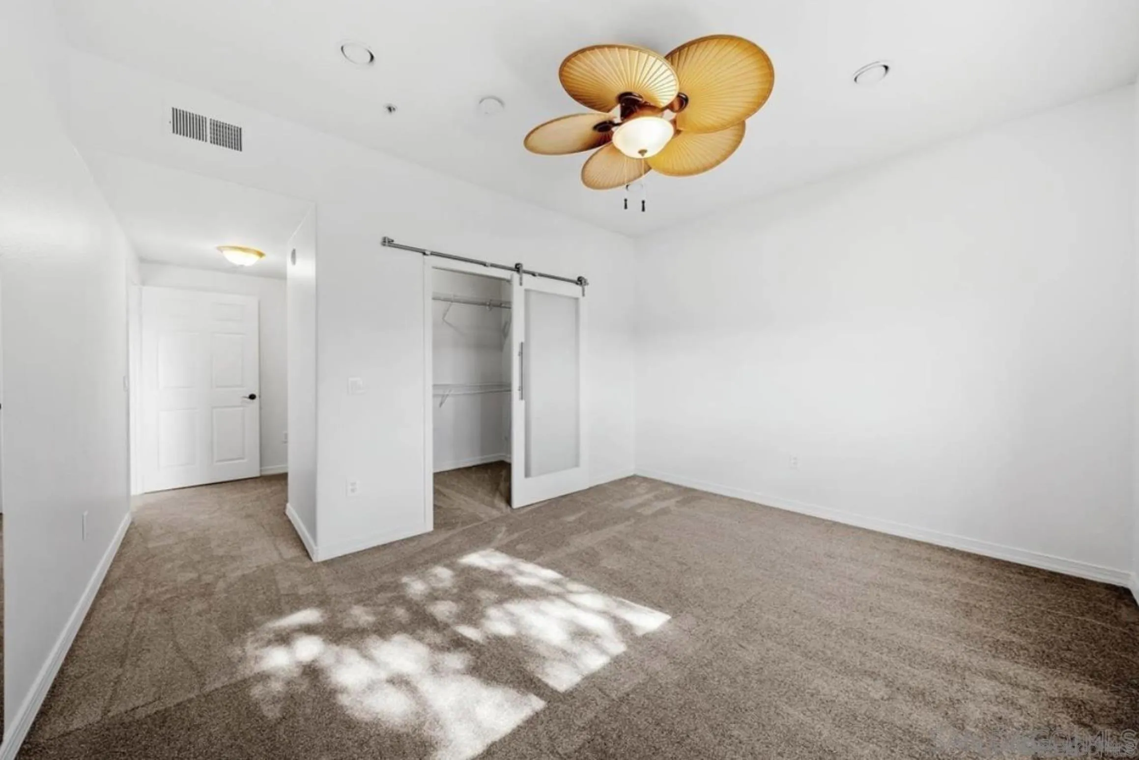 https://cdn.realtyfeed.com/cdn/127/260011101/4289b5b9220f4deff40ce9c57f4feb46.webp