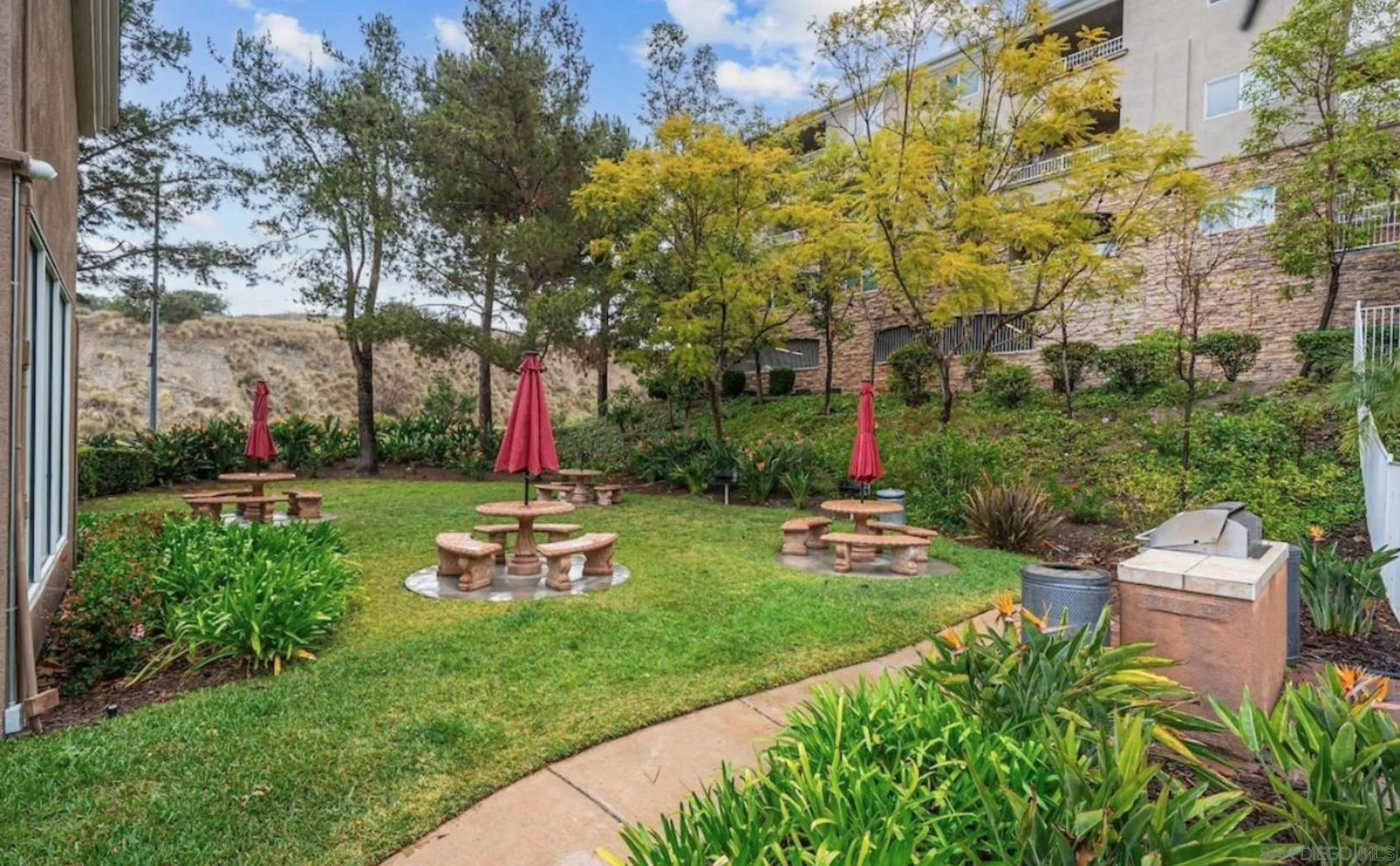 https://cdn.realtyfeed.com/cdn/127/260011101/472e1c9a54ecab8df424abb9dc966c65.webp