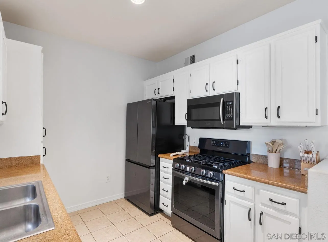 https://cdn.realtyfeed.com/cdn/127/260011101/ebc6b1f92c7bf7fe41ad09fa69ae288c.webp