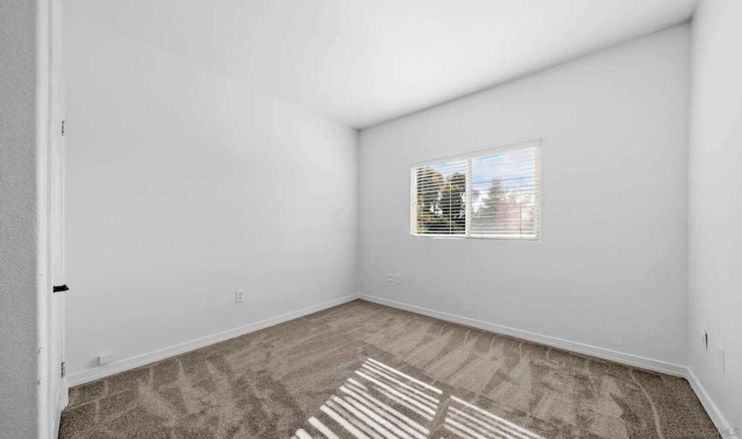 https://cdn.realtyfeed.com/cdn/127/260011101/f916188095734fc1daeeb285ea29bda6.webp