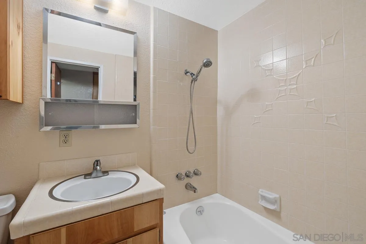 https://cdn.realtyfeed.com/cdn/127/260011104/aedeb0df638a7c94a193be47349c6e6d.webp