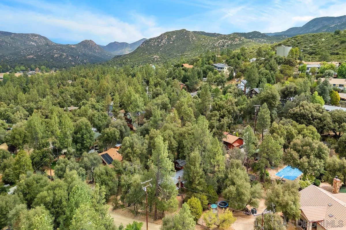 https://cdn.realtyfeed.com/cdn/127/260011104/c479f1e30490093a440ee10e6c8c8f89.webp