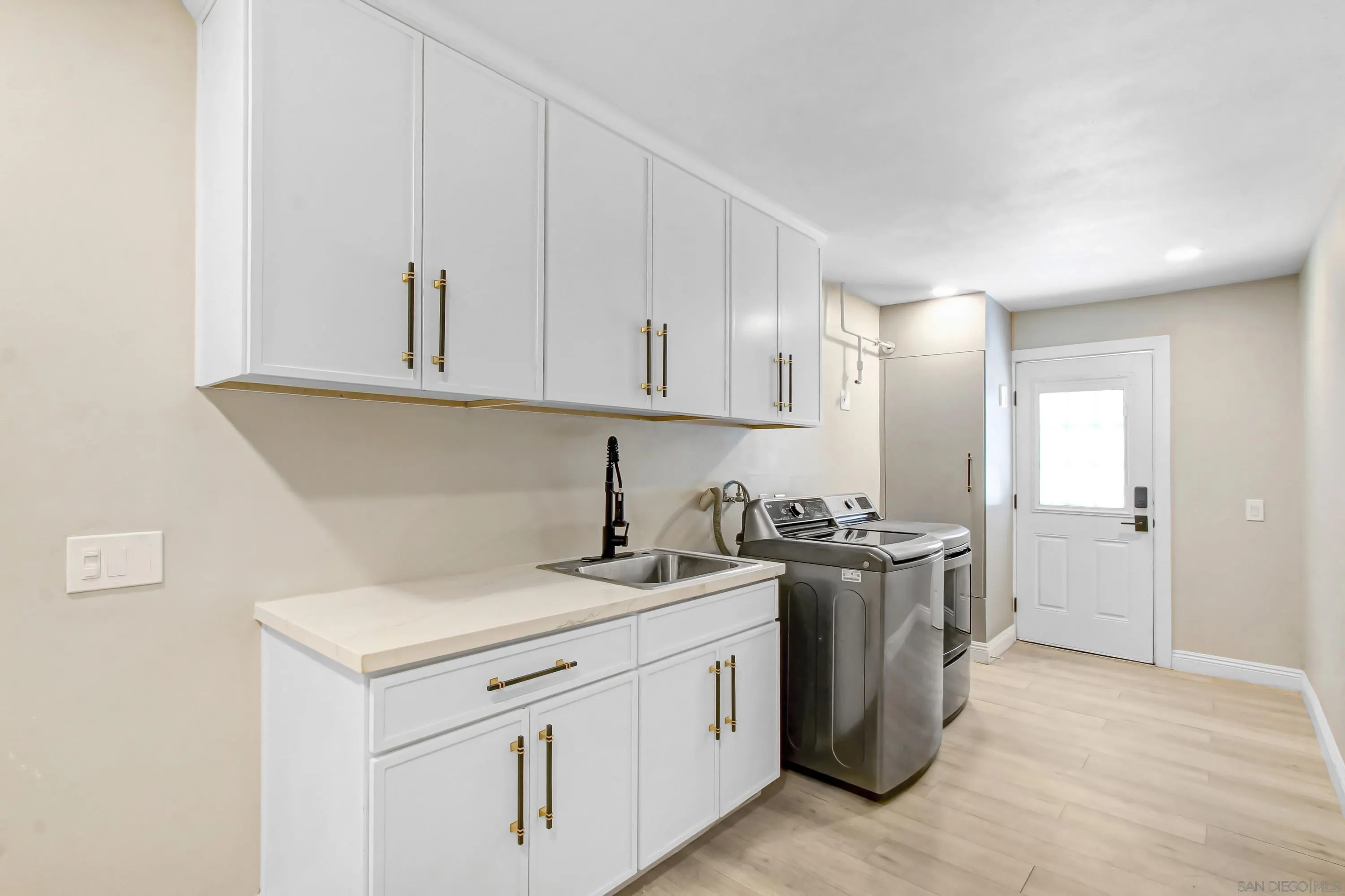 https://cdn.realtyfeed.com/cdn/127/260011106/374c2ad0bba1df206c40a212930a7e49.webp