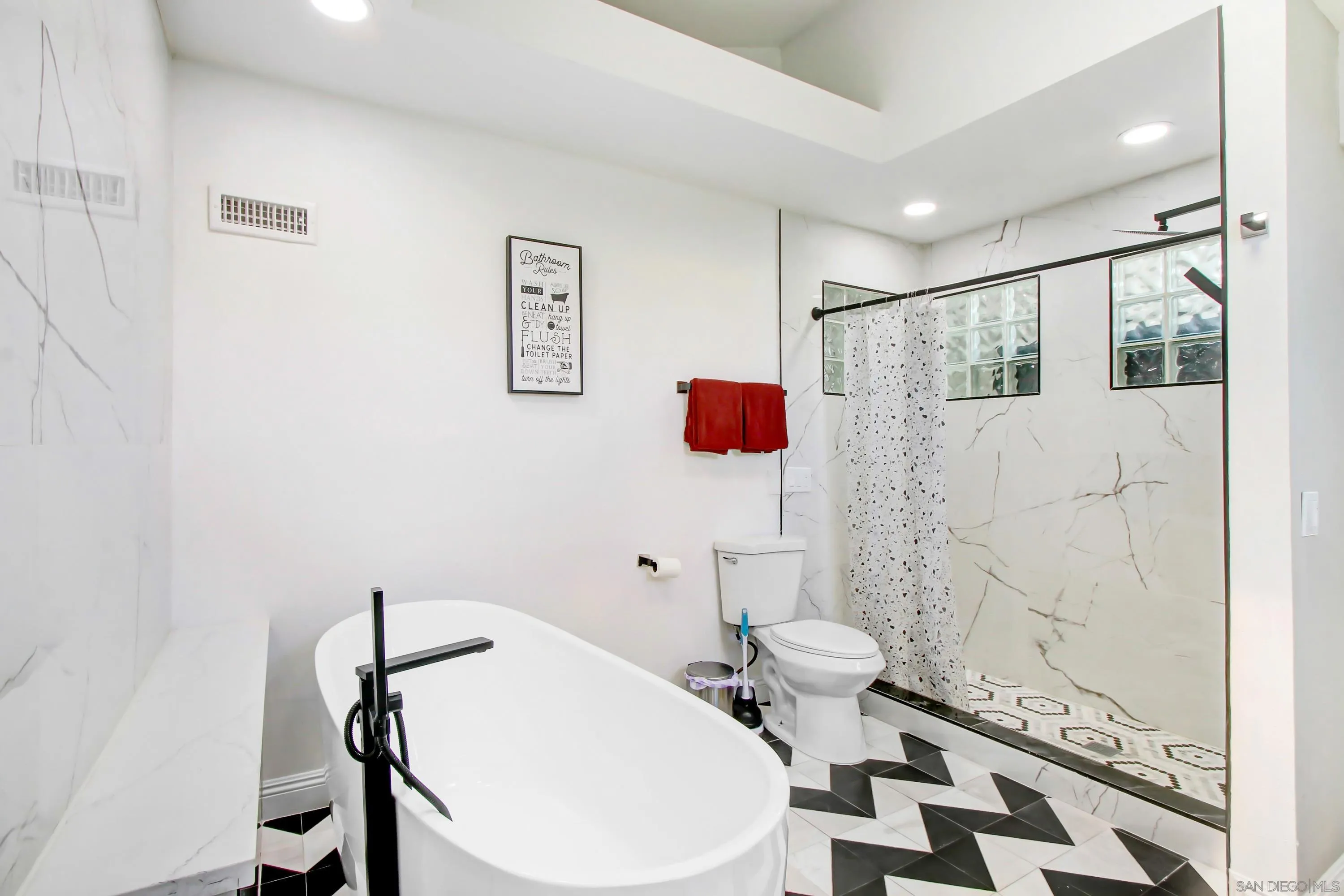 https://cdn.realtyfeed.com/cdn/127/260011106/fdb3b8bd010dcd08db55ec40521e1f06.webp