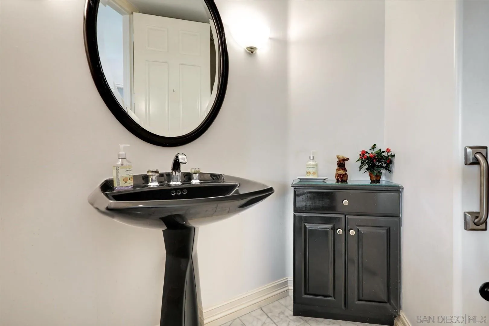 https://cdn.realtyfeed.com/cdn/127/260011109/7d7e7094462cd21907989f71e9435d40.webp