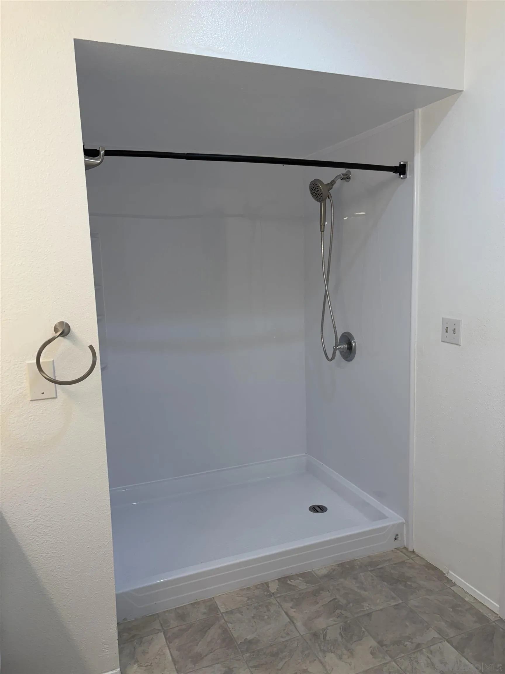 https://cdn.realtyfeed.com/cdn/127/260011110/26abdc0f6490e3009671c4ed7fa24a83.webp