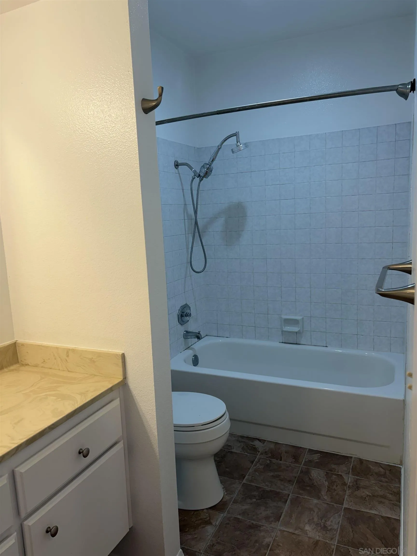 https://cdn.realtyfeed.com/cdn/127/260011110/59d4ddf1d66af80149701332cc6f19e1.webp