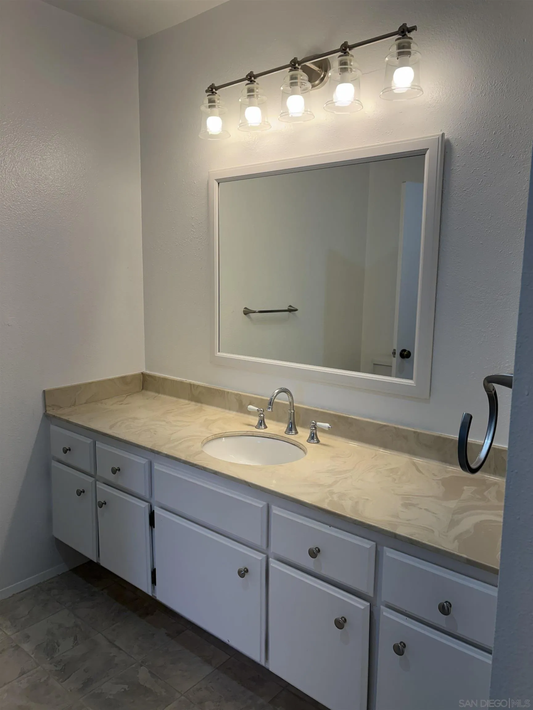 https://cdn.realtyfeed.com/cdn/127/260011110/6dcccccdbde2a198be82ef5b10537079.webp