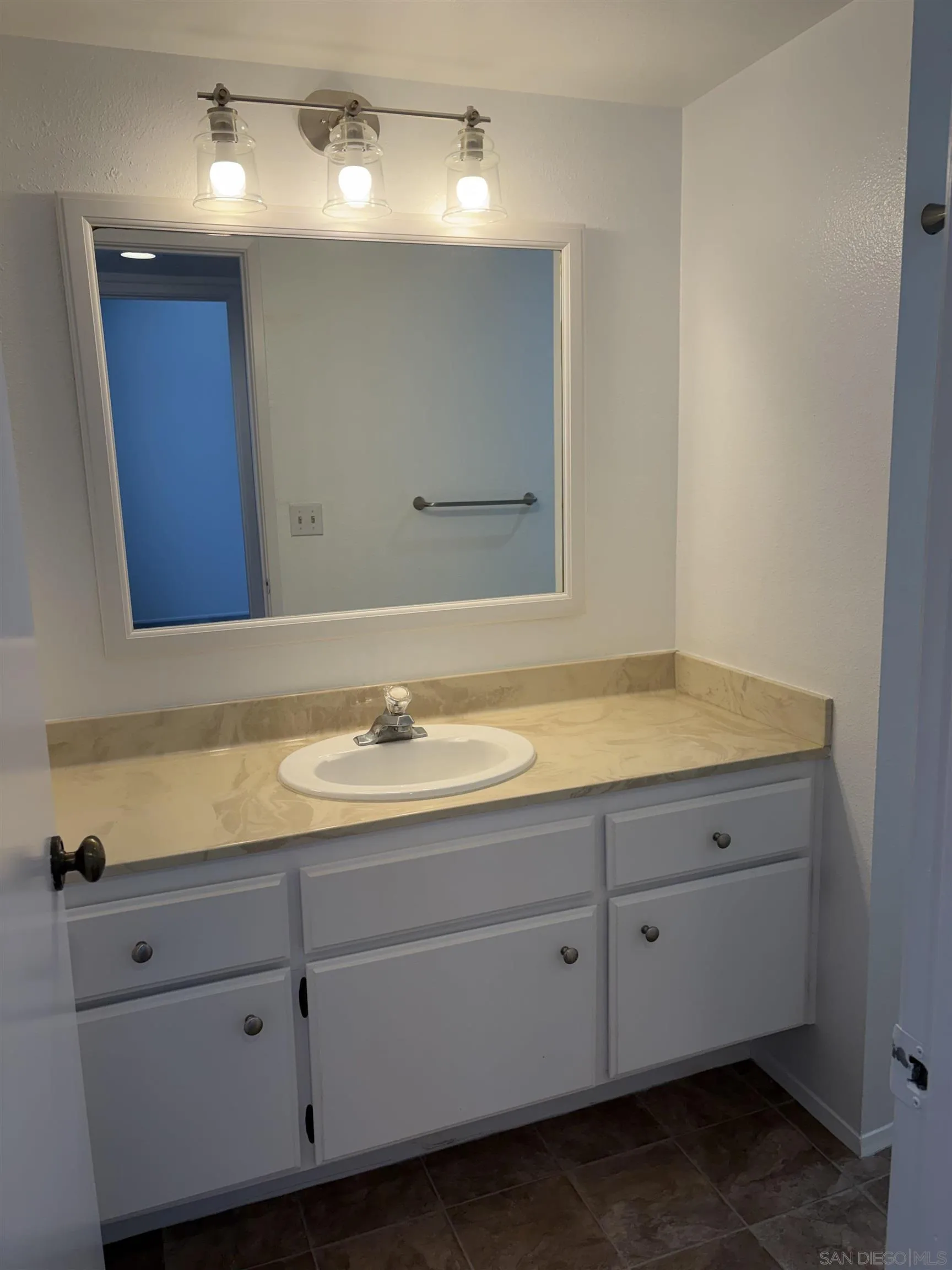 https://cdn.realtyfeed.com/cdn/127/260011110/8035d07e8e208c9e7ed646208f6b4c04.webp