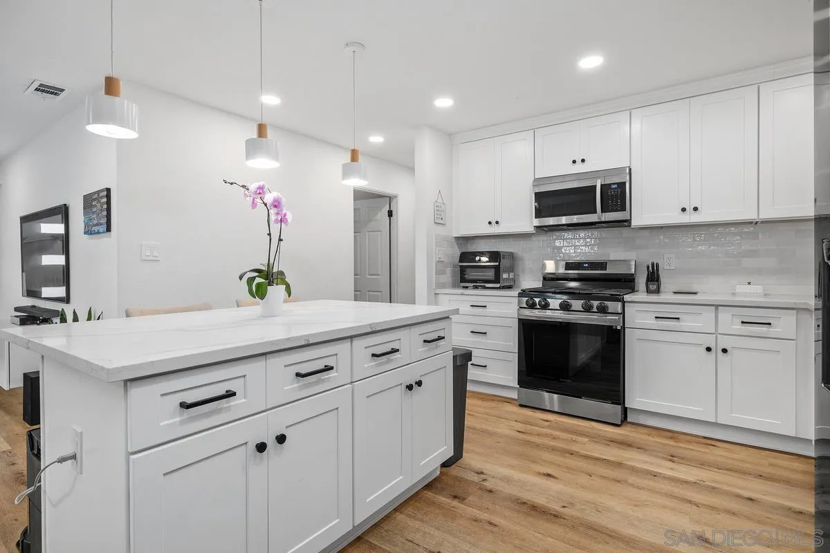 https://cdn.realtyfeed.com/cdn/127/260011114/b27a42ae45d85cb509123adc4976742a.webp