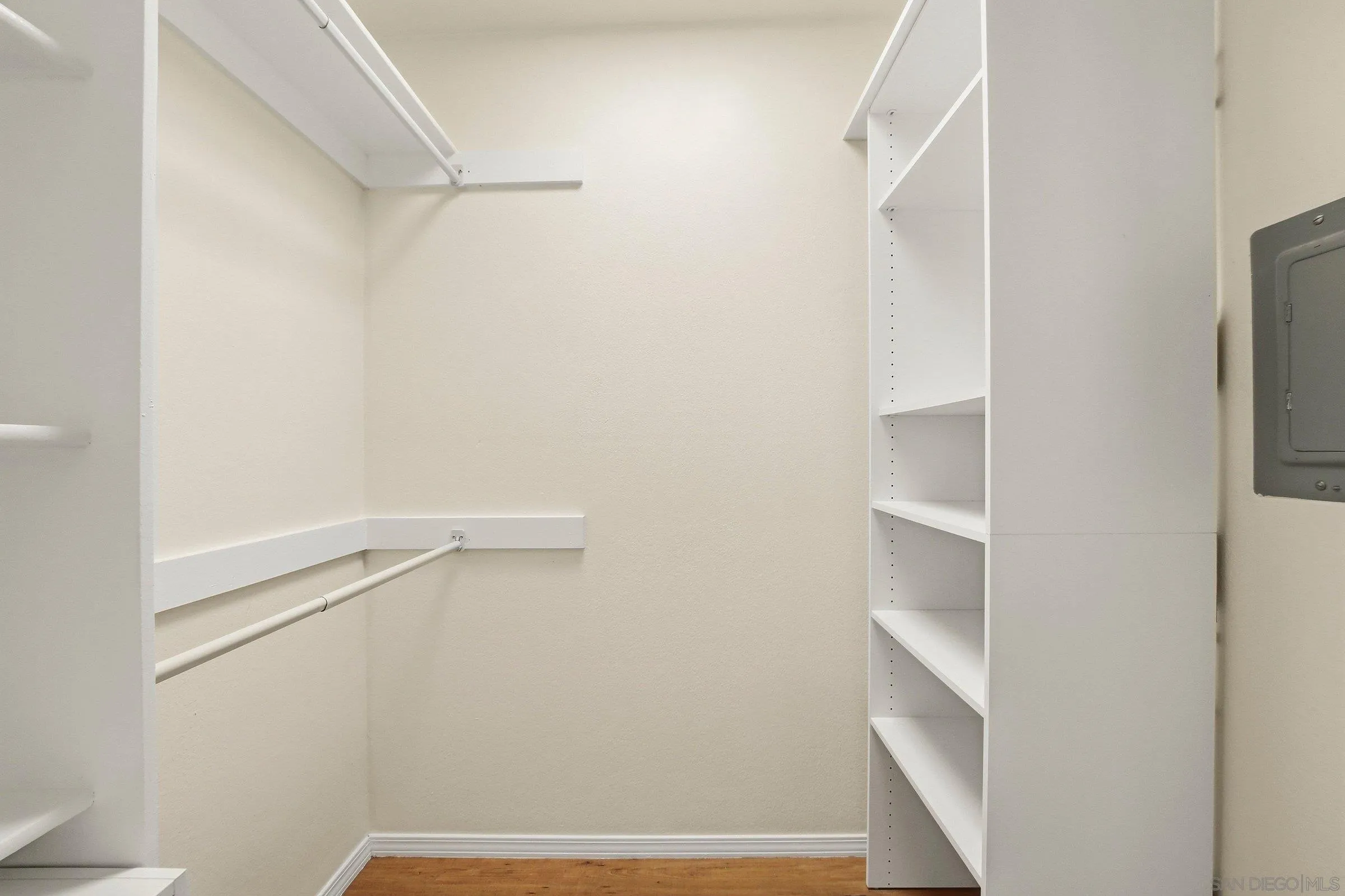 https://cdn.realtyfeed.com/cdn/127/260011117/3648dc8d7dc8d04994ce11bc7f5a6865.webp