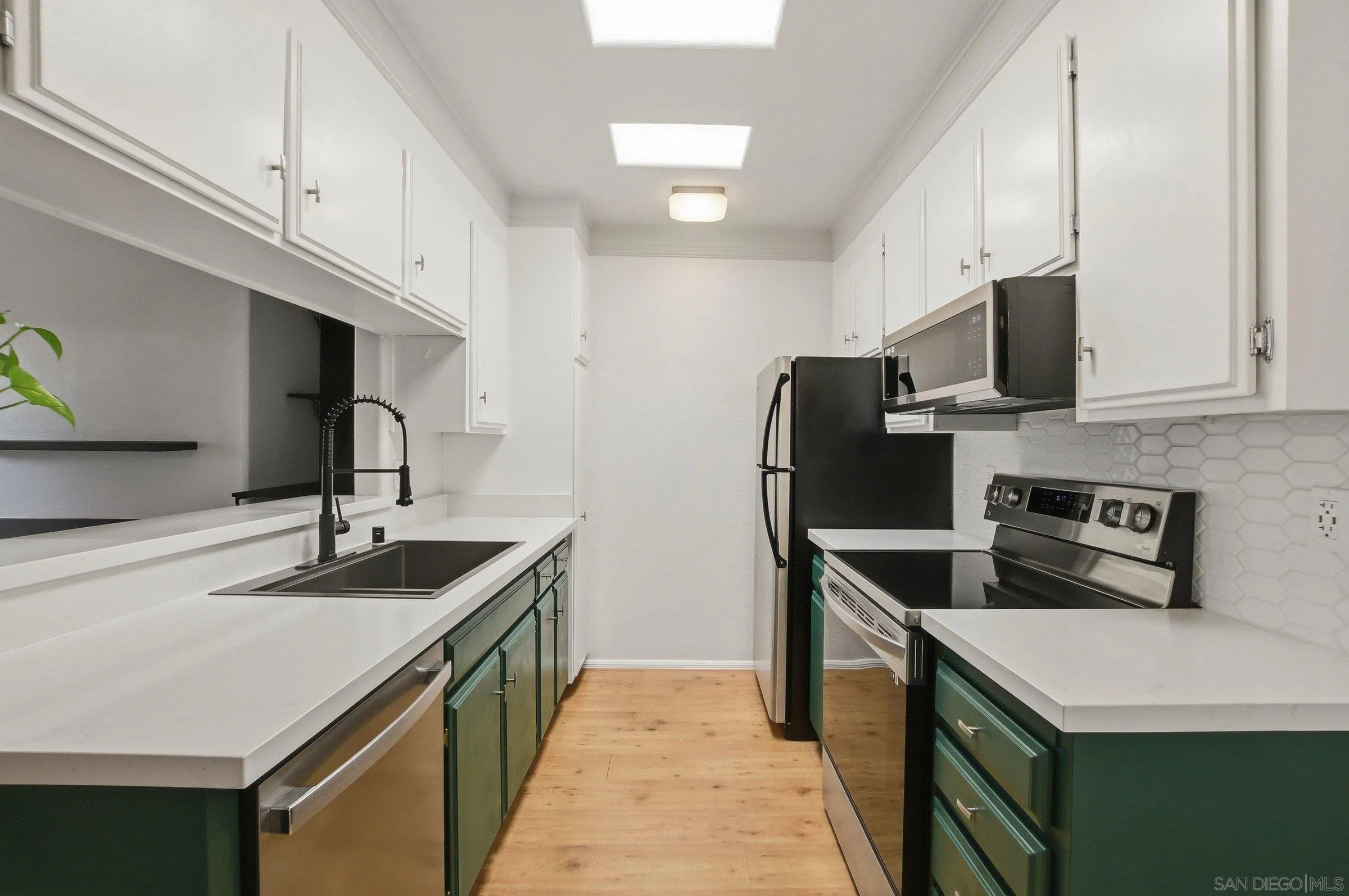 https://cdn.realtyfeed.com/cdn/127/260011117/ec0dcac70e1fbfdeba87920bf2bdf9eb.webp