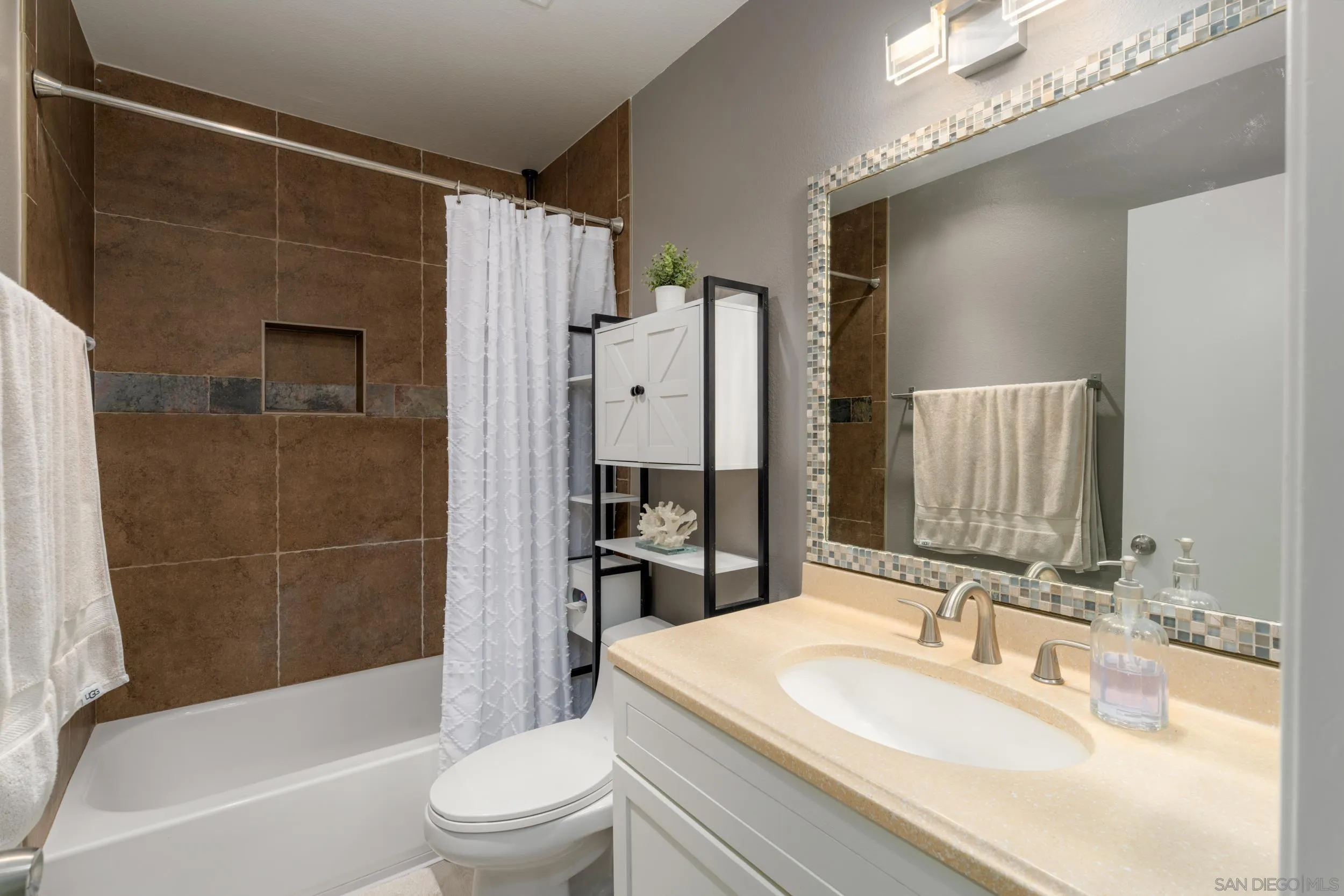 Photo #17: 260011119 Listing: Photo #17