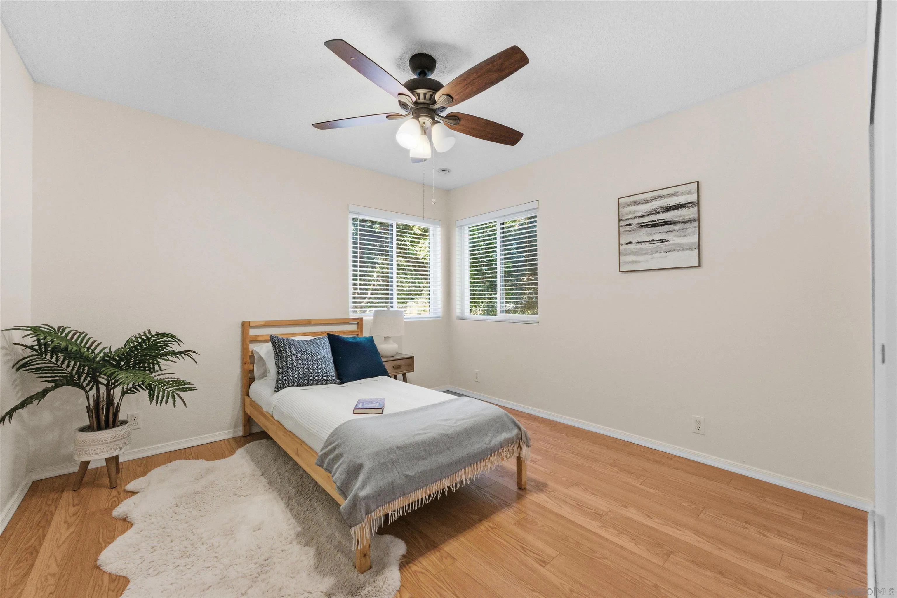 https://cdn.realtyfeed.com/cdn/127/260011120/51ab28e9a1130e366447c91e613049f8.webp