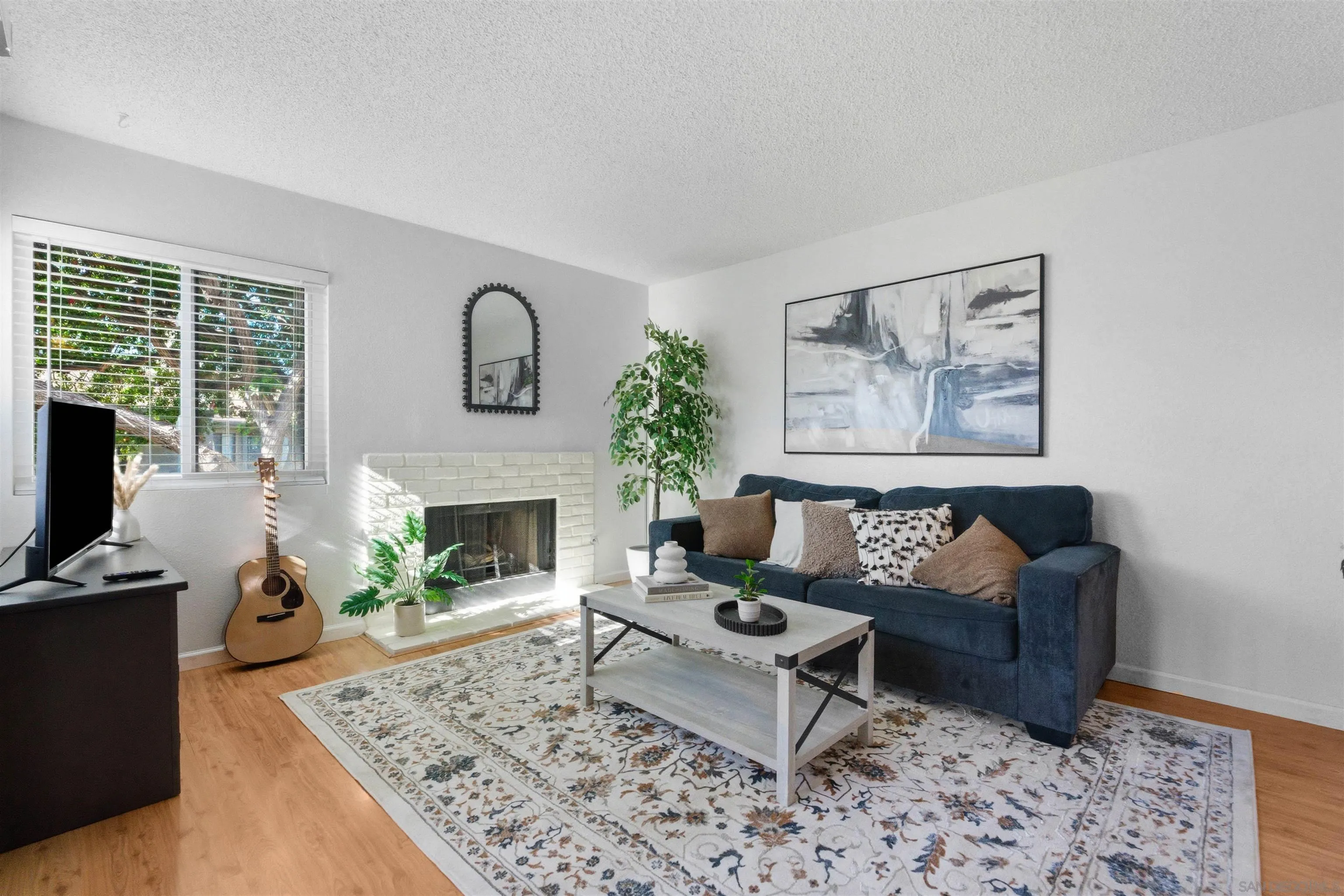 https://cdn.realtyfeed.com/cdn/127/260011120/8857f2dc70774c518bf4c8a1d59f867b.webp