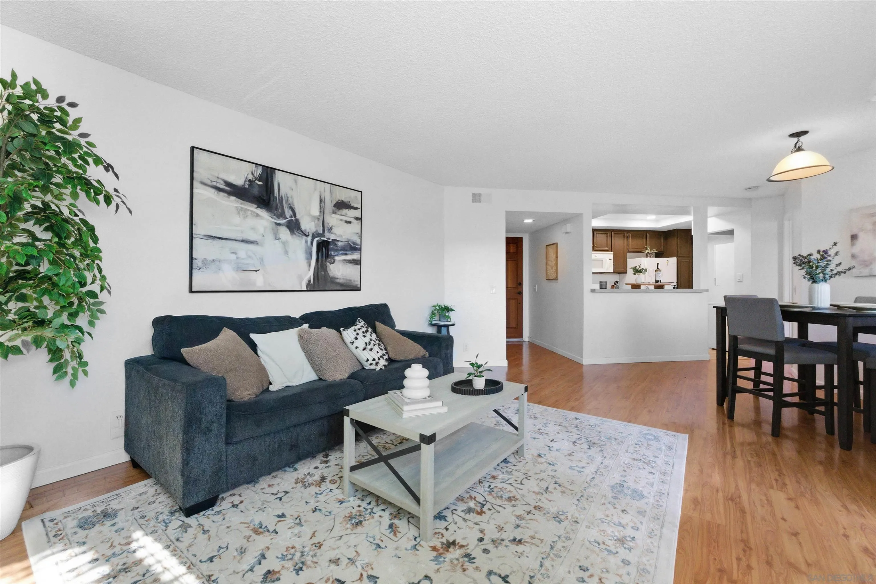 https://cdn.realtyfeed.com/cdn/127/260011120/9c4c75743c9fb72b18ee586308b010bf.webp