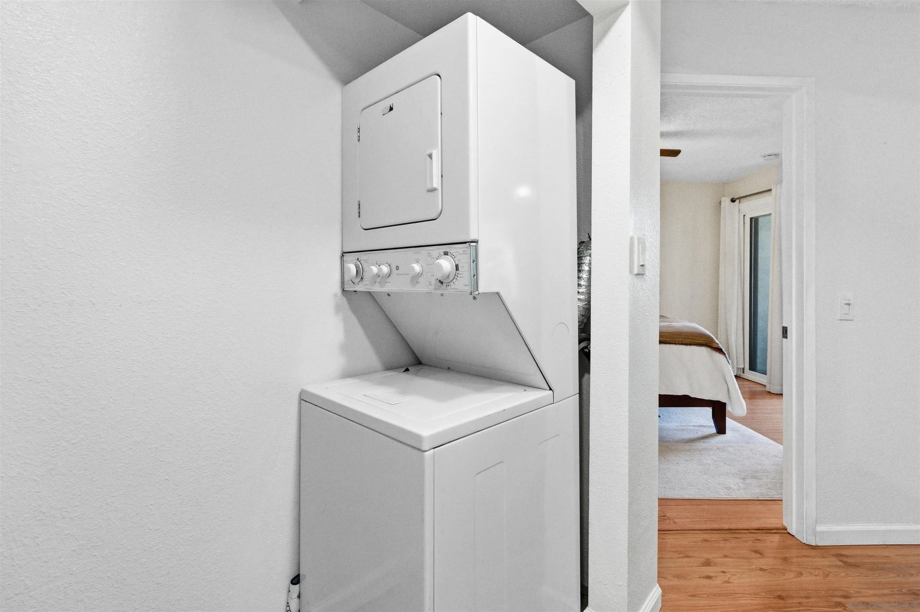 https://cdn.realtyfeed.com/cdn/127/260011120/da86761b3889cac3d0832c2fea85391a.webp