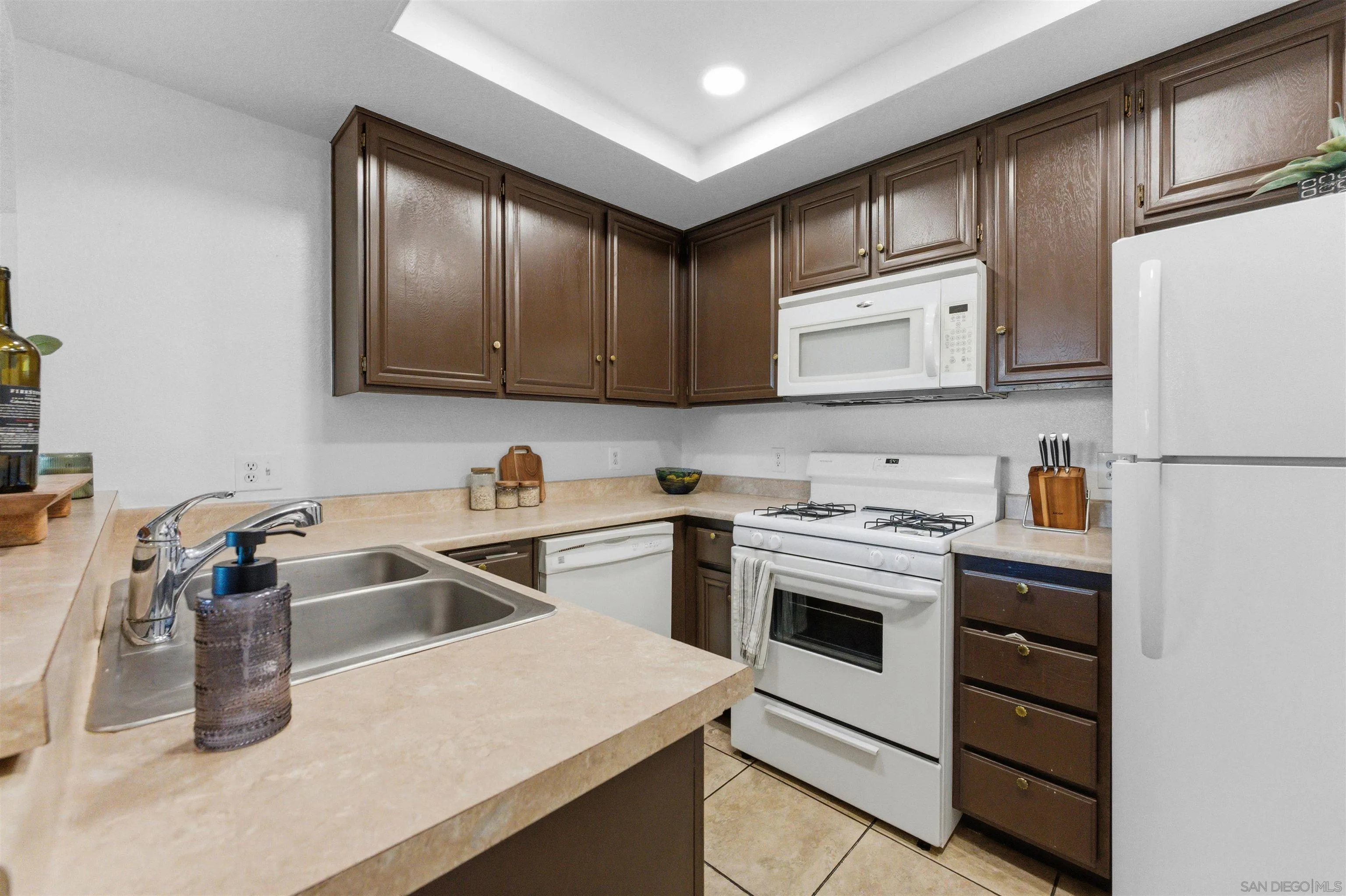 https://cdn.realtyfeed.com/cdn/127/260011120/e10cbe981ce01ea8bf94c74787c9bc7c.webp