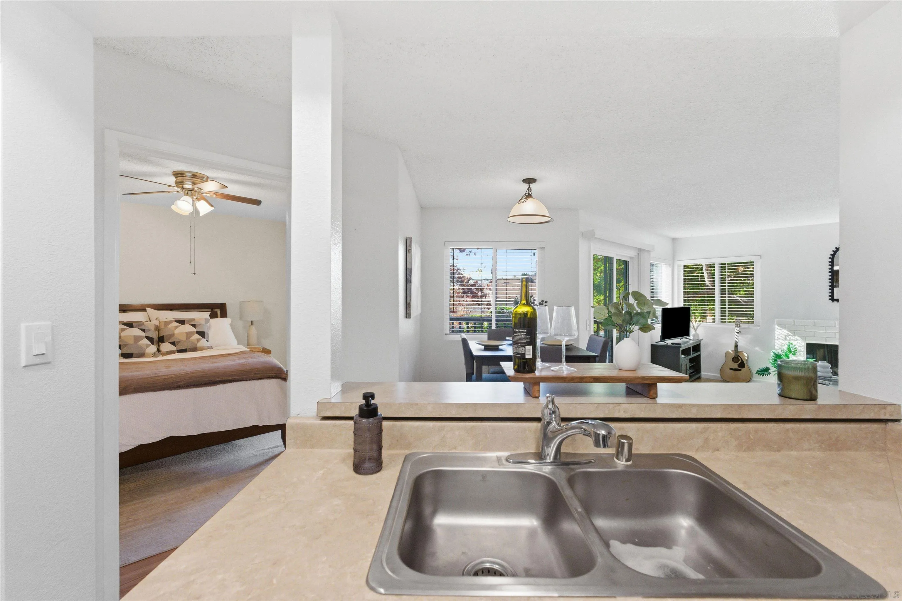 https://cdn.realtyfeed.com/cdn/127/260011120/f52c0421c83f441cf4d8b56ba7efce14.webp