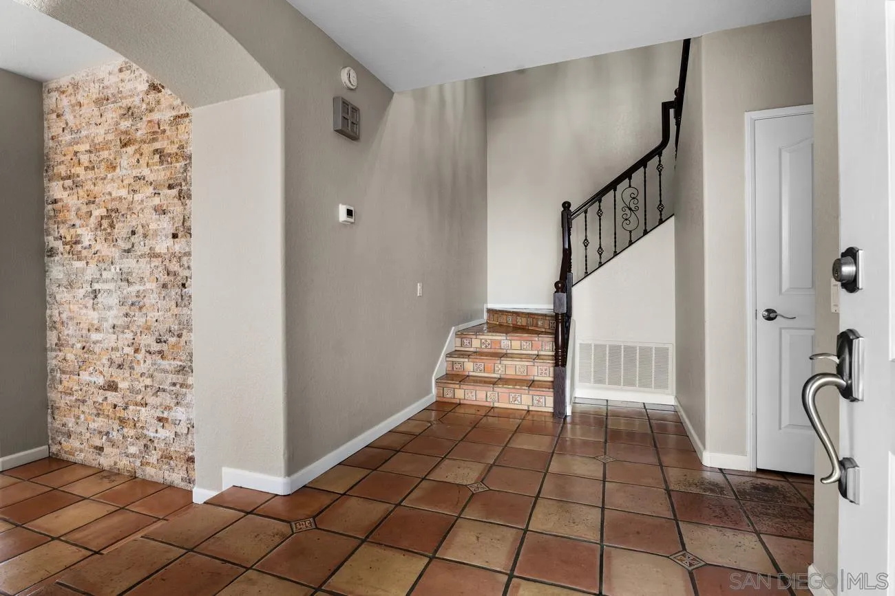 https://cdn.realtyfeed.com/cdn/127/260011121/3e4ad557b2ece5d827d46405a1bff4b9.webp