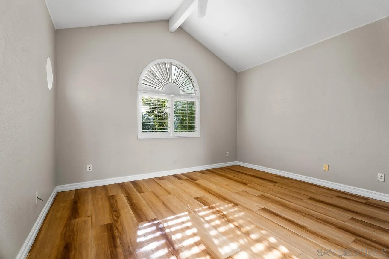 https://cdn.realtyfeed.com/cdn/127/260011121/8bfc320c23eebdb6dc1369441dcc9407.webp