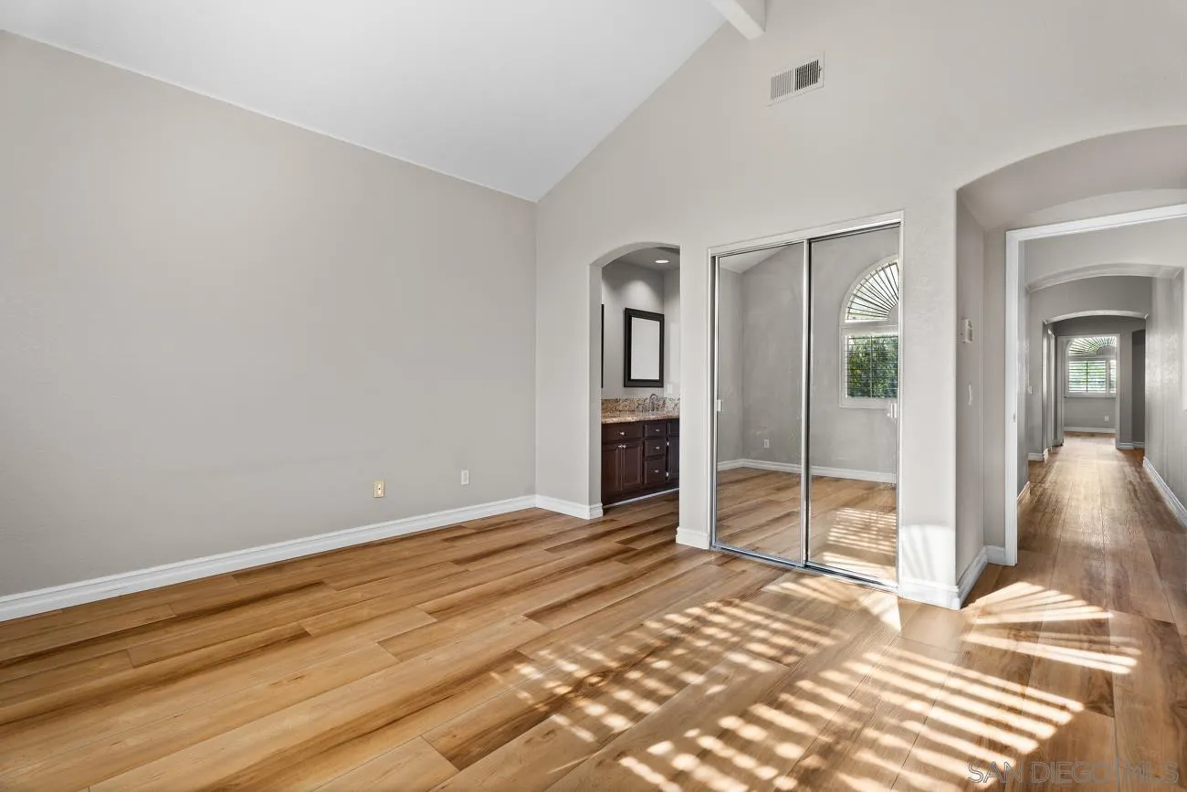 https://cdn.realtyfeed.com/cdn/127/260011121/b235d0d4659f48decfe959f91357ebef.webp