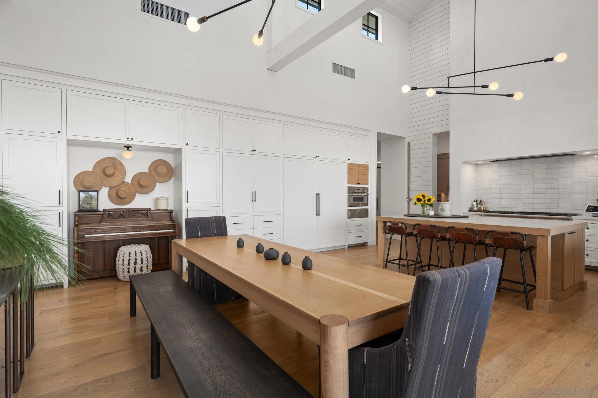 https://cdn.realtyfeed.com/cdn/127/260011122/c6cda2c59d93813f4d83bb36fe2c26ca.webp