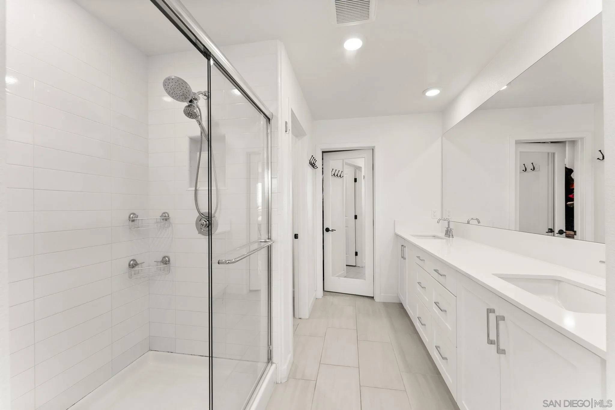 Photo #27: 260011123 Listing: Photo #27