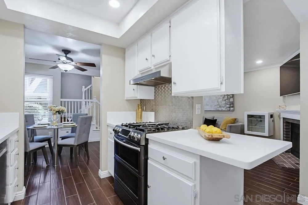 https://cdn.realtyfeed.com/cdn/127/260011124/b8d16ffaed2cd56af20cc6e2f071a281.webp