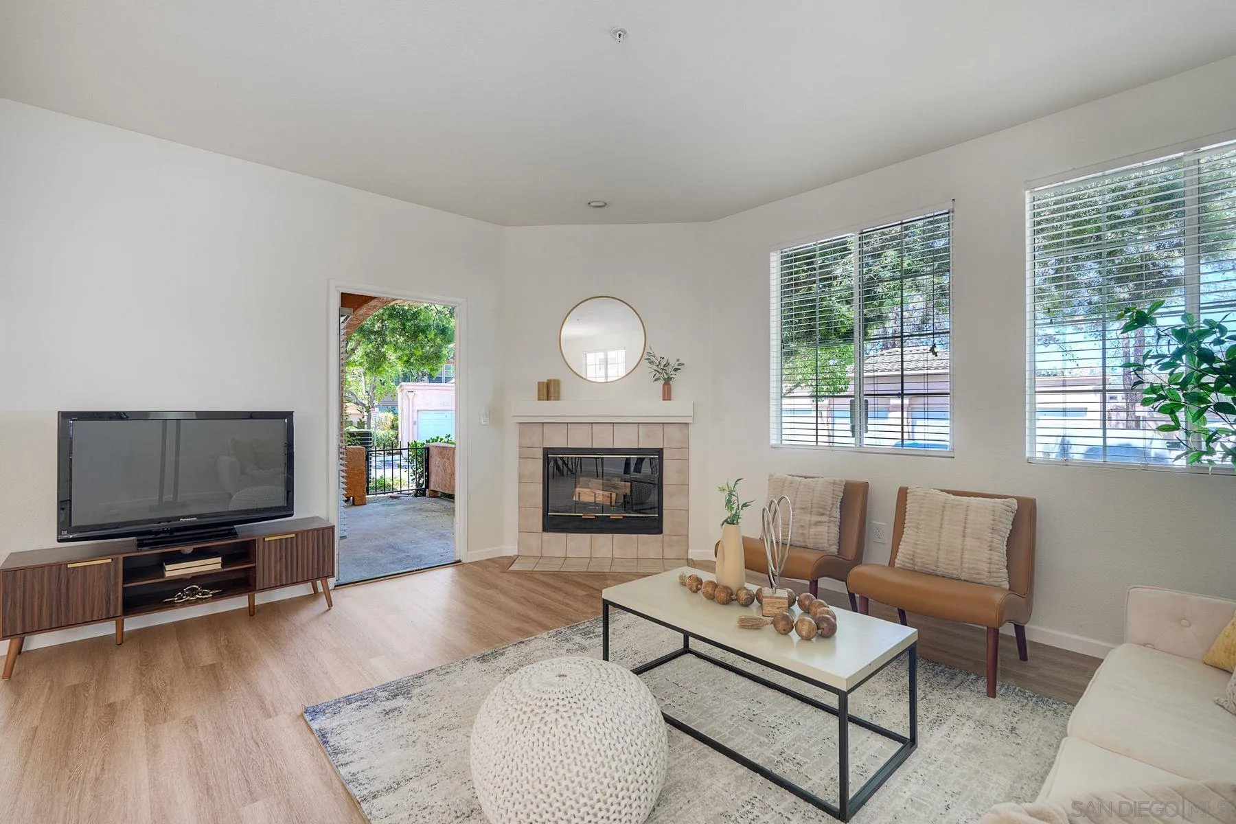 https://cdn.realtyfeed.com/cdn/127/260011128/2f11057af072f340af620aaf61491150.webp