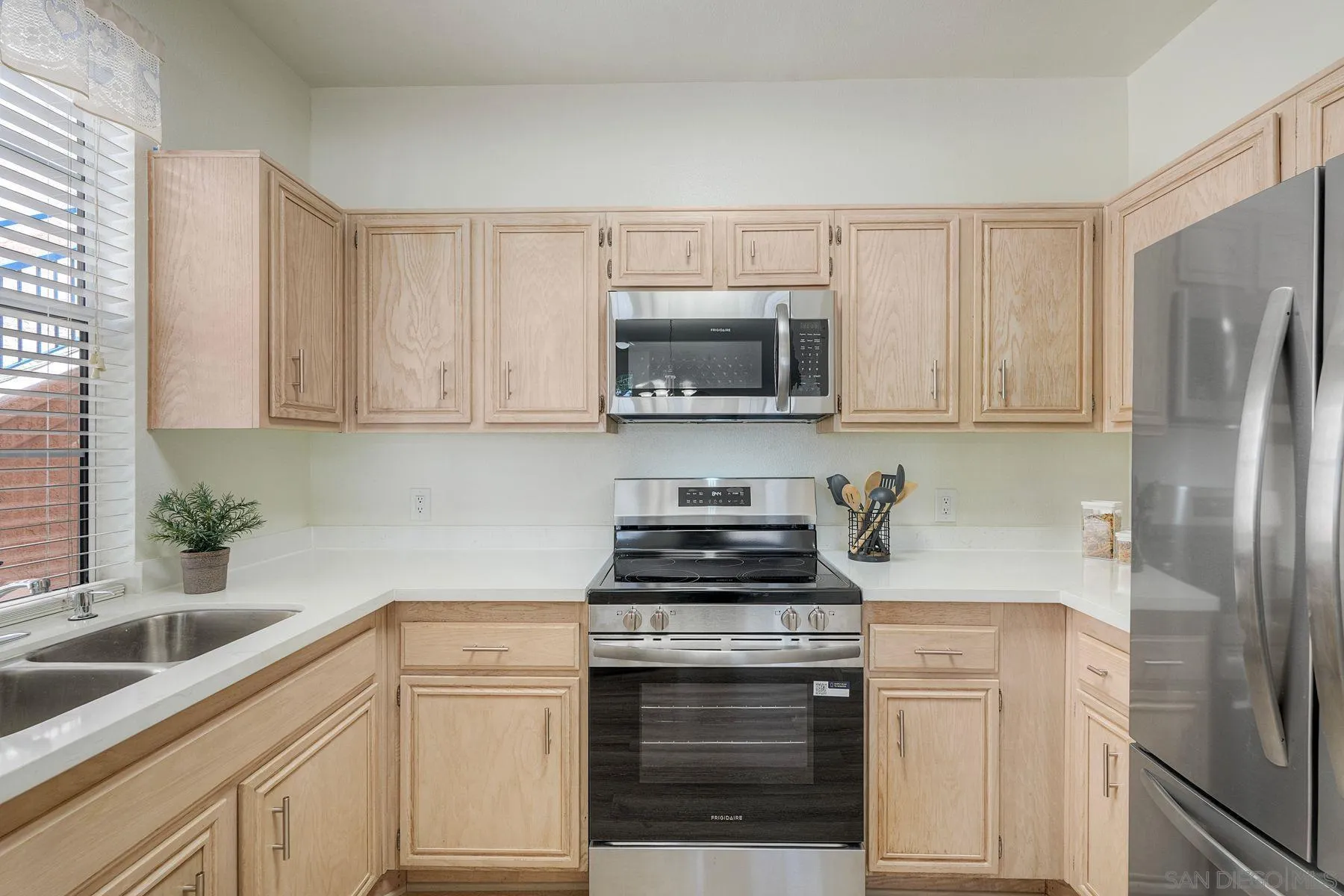 https://cdn.realtyfeed.com/cdn/127/260011128/368d028f0edd20cb2a994a4ae703844a.webp