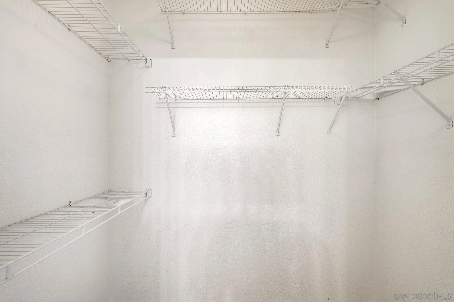 https://cdn.realtyfeed.com/cdn/127/260011128/4d5dae0b68ad6997cbe08e2480de384c.webp