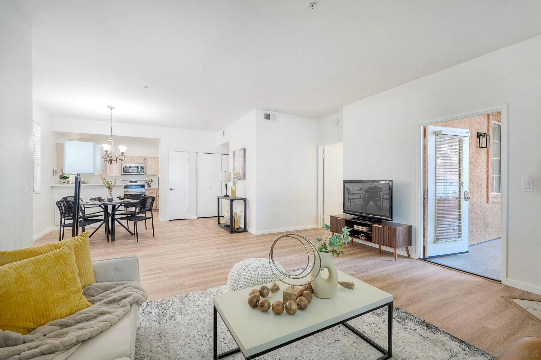 https://cdn.realtyfeed.com/cdn/127/260011128/a47bffcf98c52434c094cff671a2529b.webp