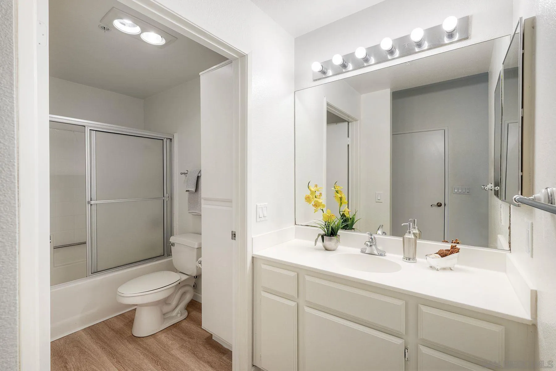 https://cdn.realtyfeed.com/cdn/127/260011128/b1289dc2d86c47b70c7665d3afa409da.webp
