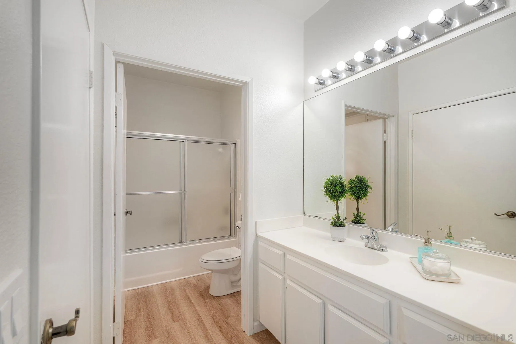 https://cdn.realtyfeed.com/cdn/127/260011128/b965c5f8e3763e8f2a4538cc01e48ecb.webp