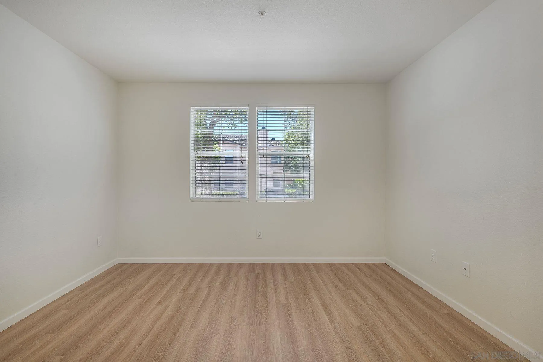 https://cdn.realtyfeed.com/cdn/127/260011128/d483c7cc2d9554c1db526383e78d45a1.webp