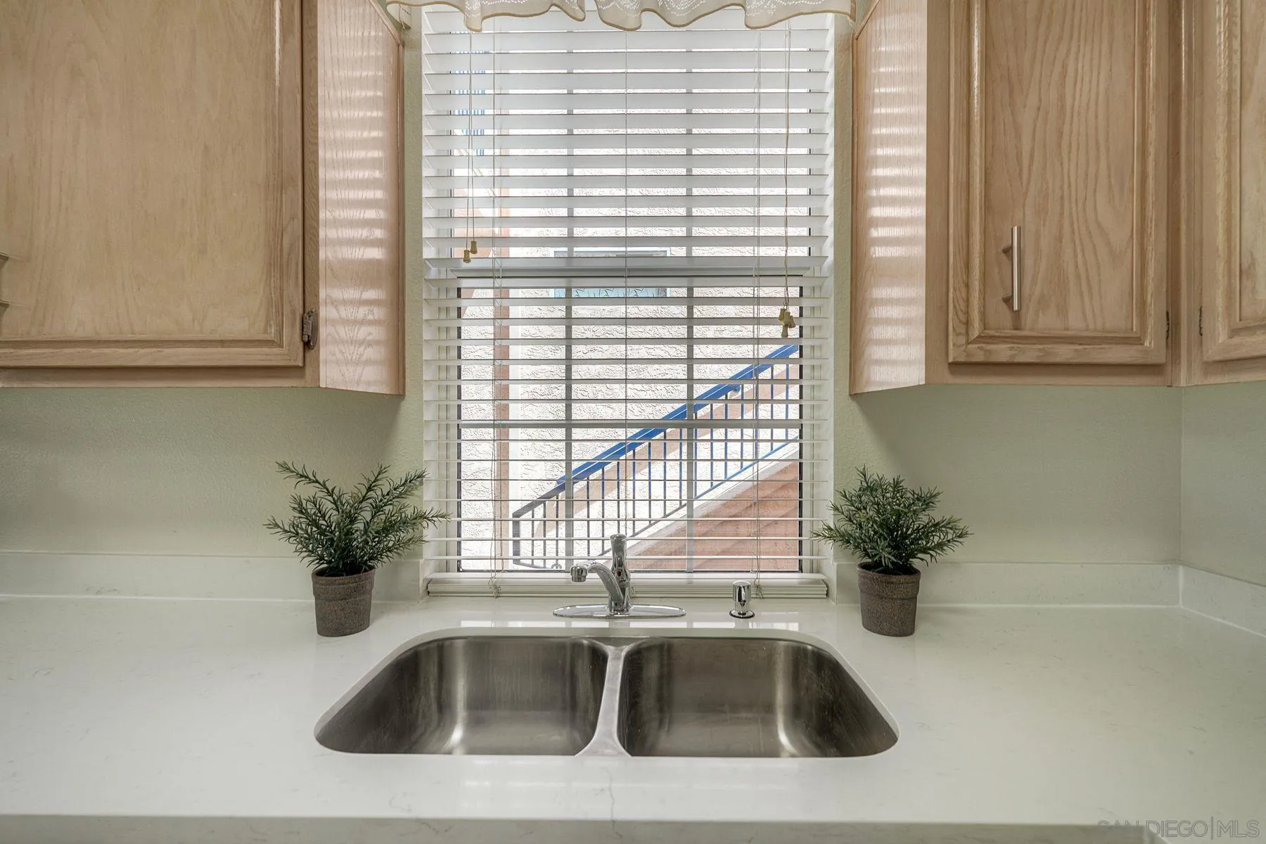 https://cdn.realtyfeed.com/cdn/127/260011128/da1f6390da17da72a3edbbfb44529877.webp