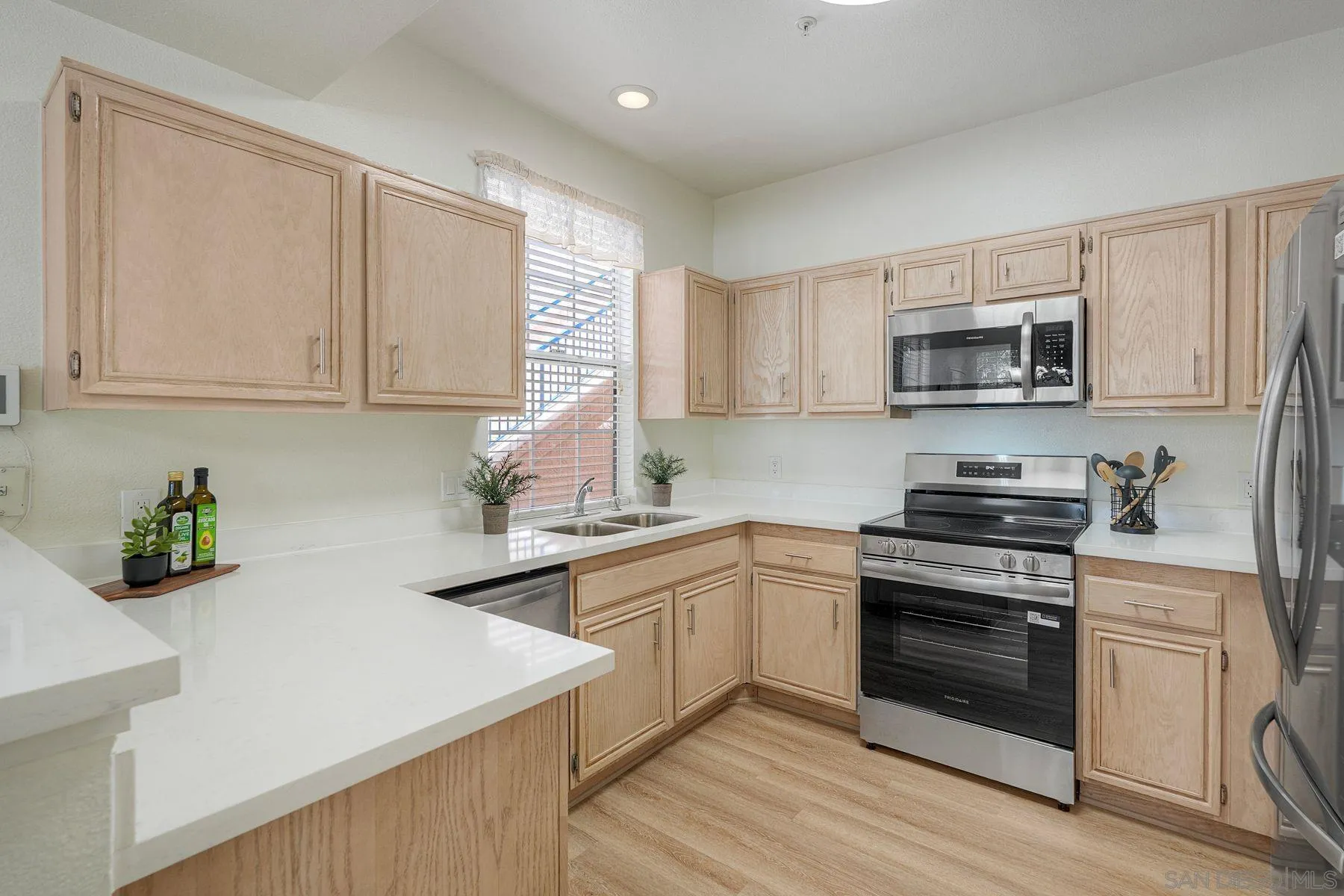 https://cdn.realtyfeed.com/cdn/127/260011128/f502b6736e271aa0a9ace5a65981c996.webp