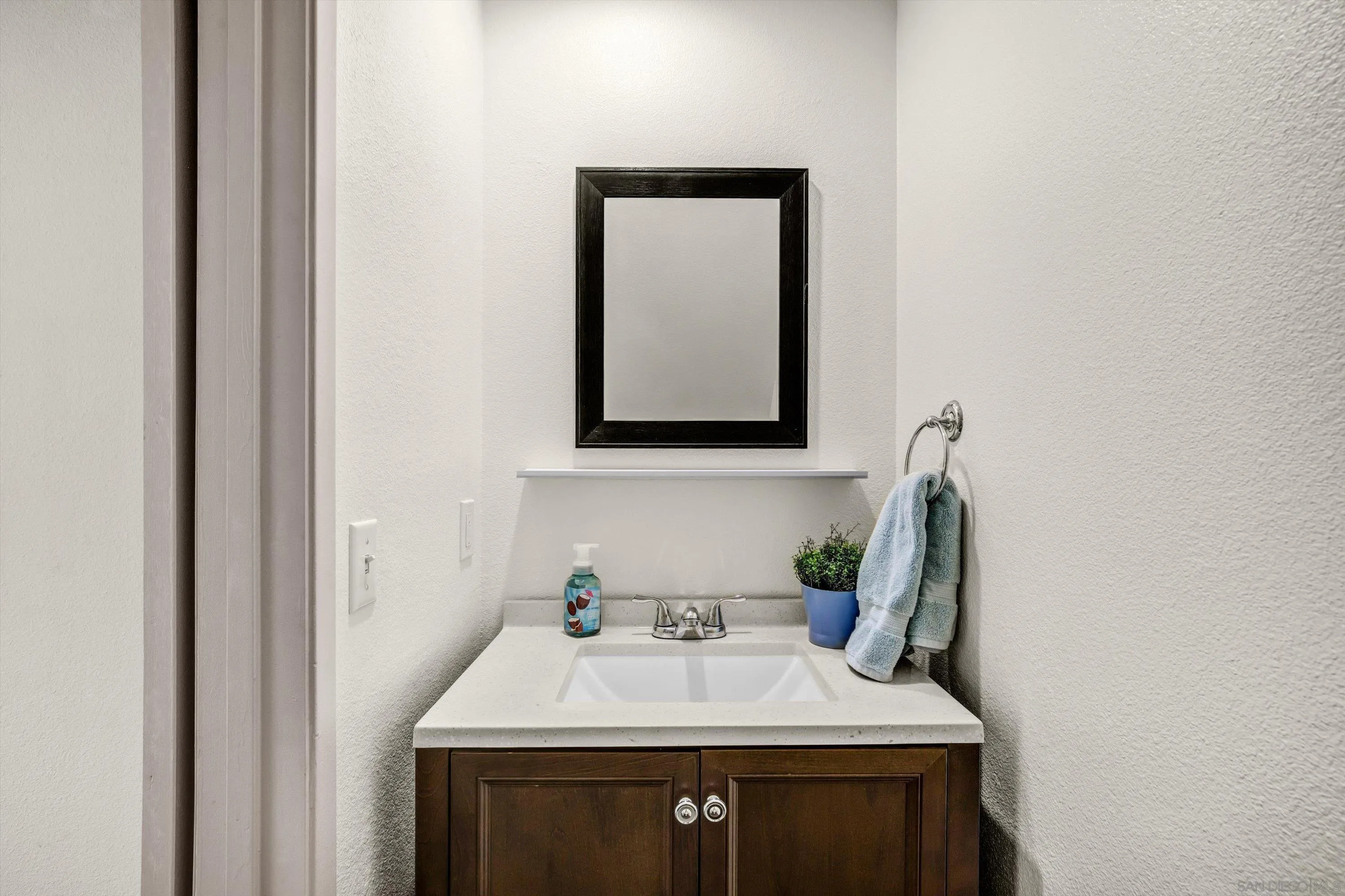 https://cdn.realtyfeed.com/cdn/127/260011129/b906edf390a118cca29992722bfa082d.webp