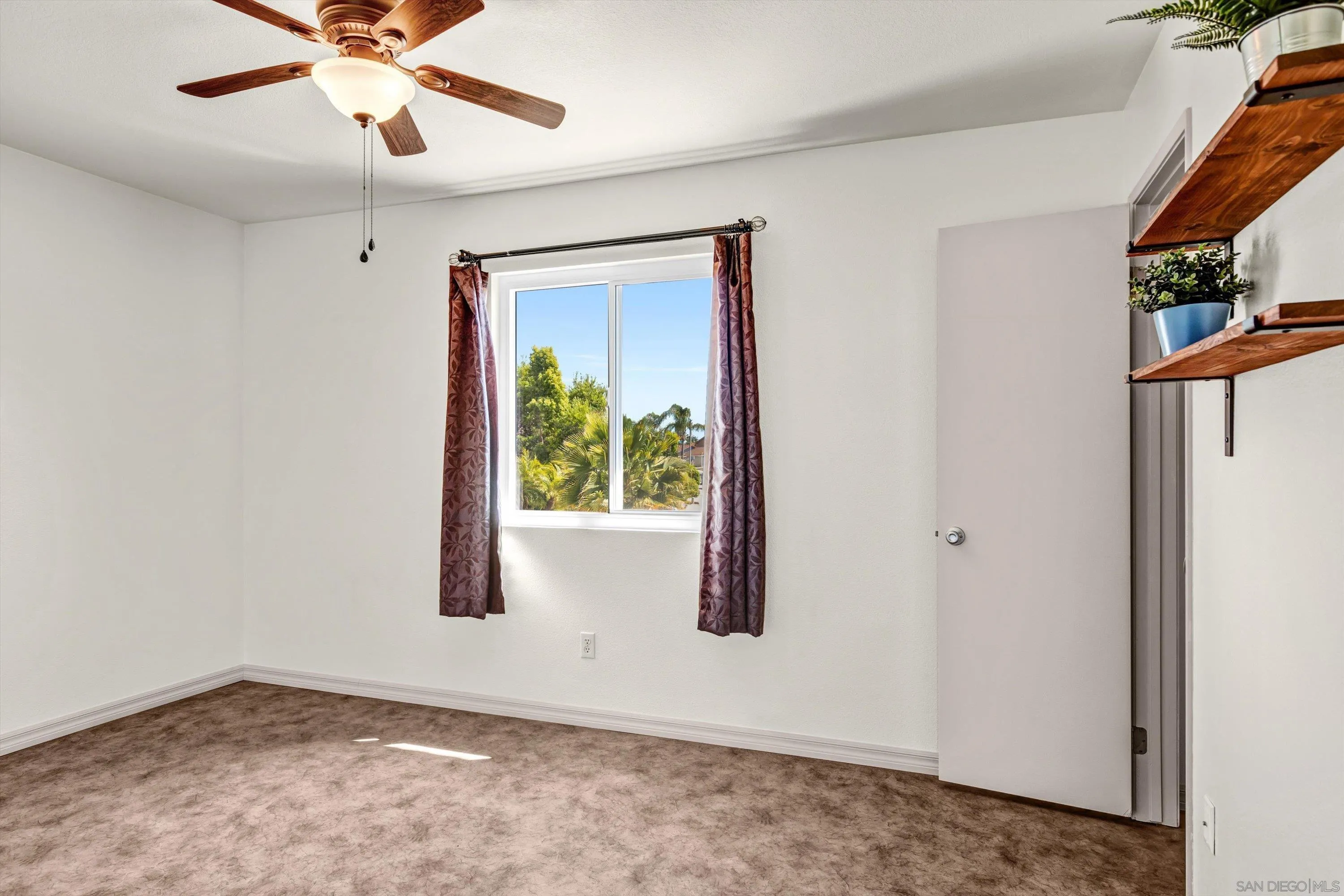 https://cdn.realtyfeed.com/cdn/127/260011129/de2ca4df6ef7b0122cd93dc0fbd350f1.webp